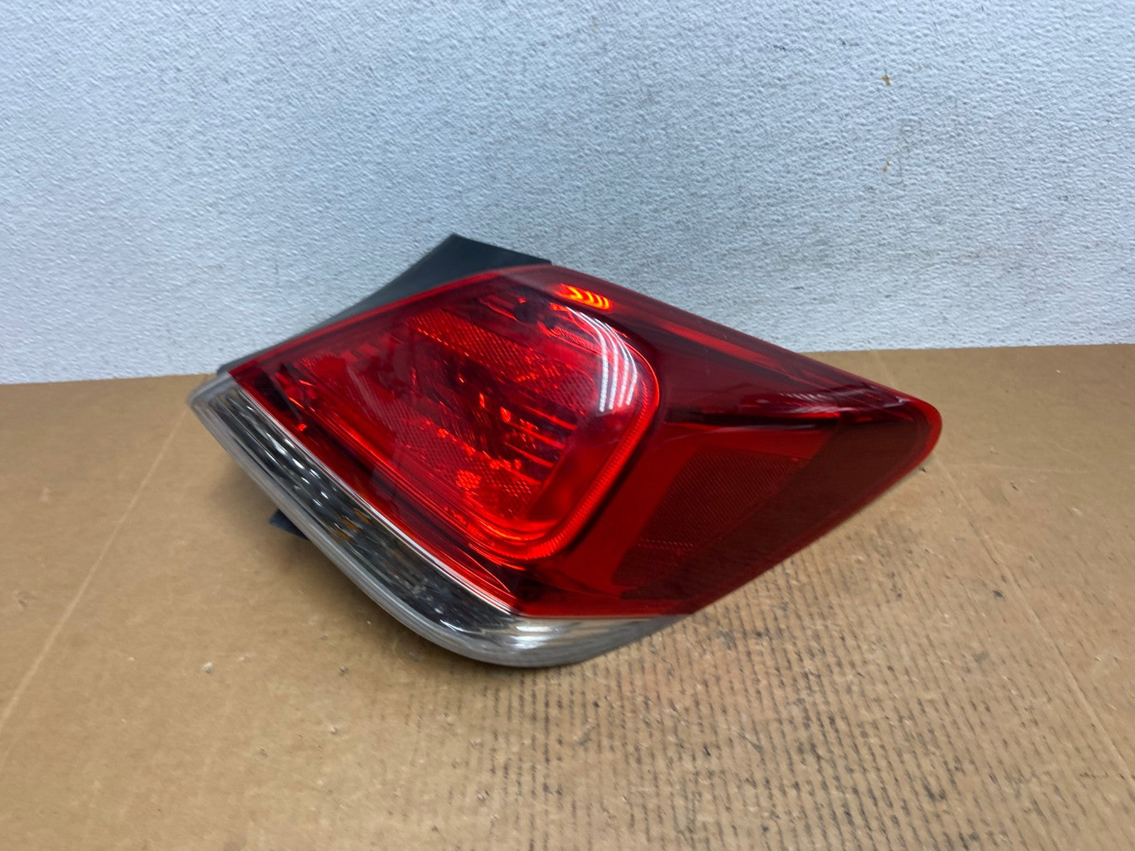 2011-2012 Toyota Avalon Right Passenger RH Side Tail Light AE0405 LK0