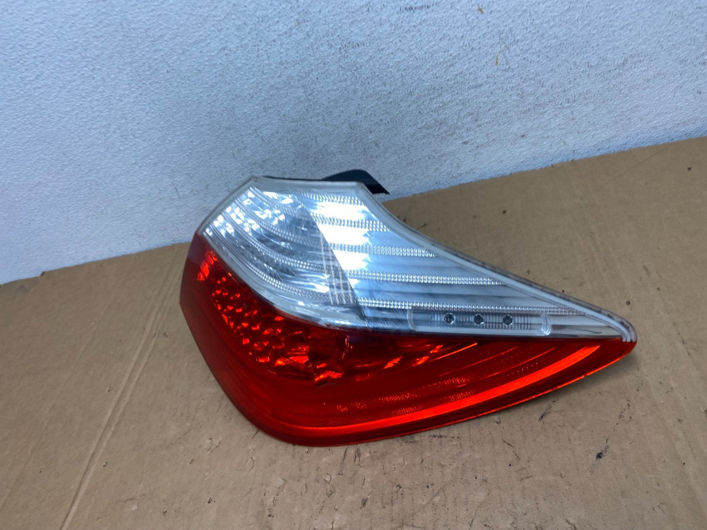 2009-2011 Hyundai Genesis Sedan Right Passenger RH Tail Light AD3161 DW1