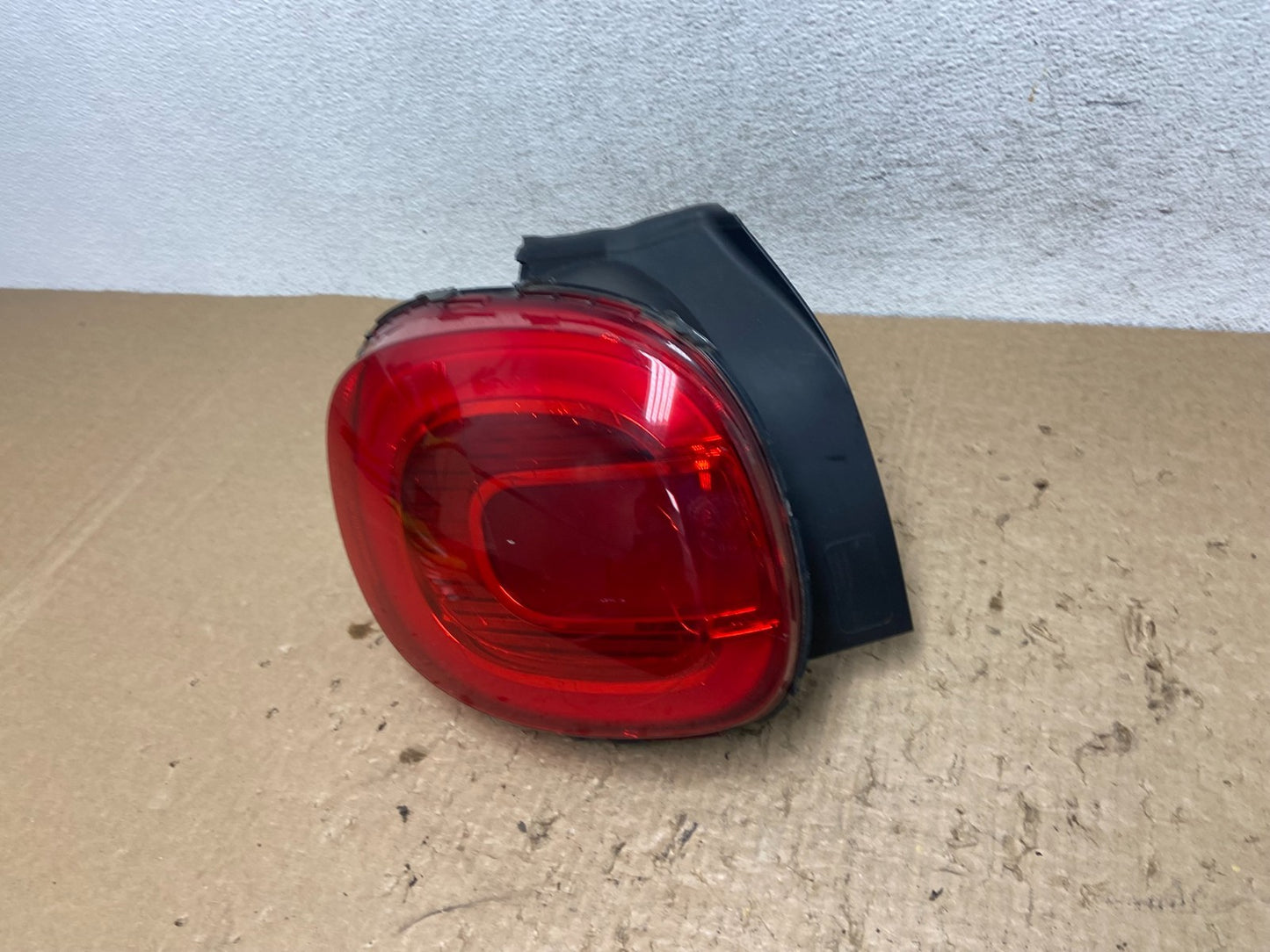 2014 to 2017 Fiat 500L Left Driver LH Side Tail Light AF8390 DG1