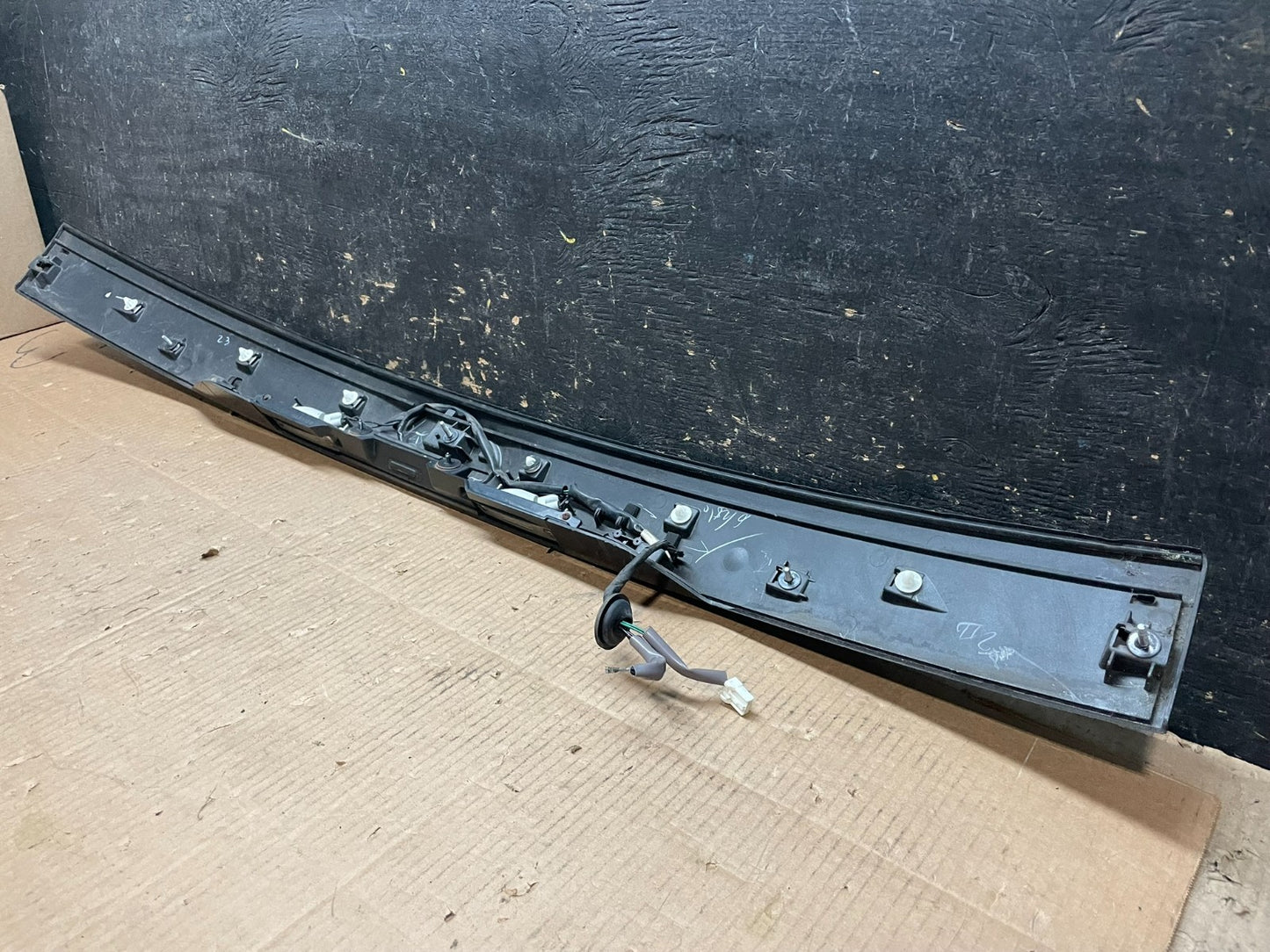 2009 - 2013 Subaru Forester  Liftgate Tailgate Trunk Trim Molding Y1953 DG6