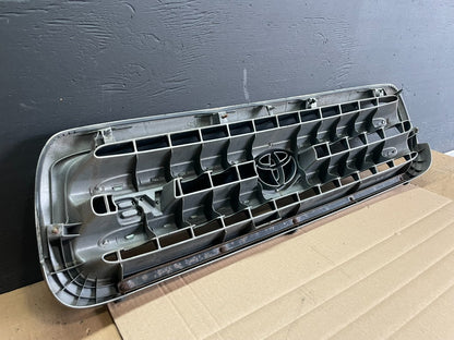 2001 to 2004 Toyota Sequoia Front Upper Grill Grille W/ Emblem Oem AB7578 DG8