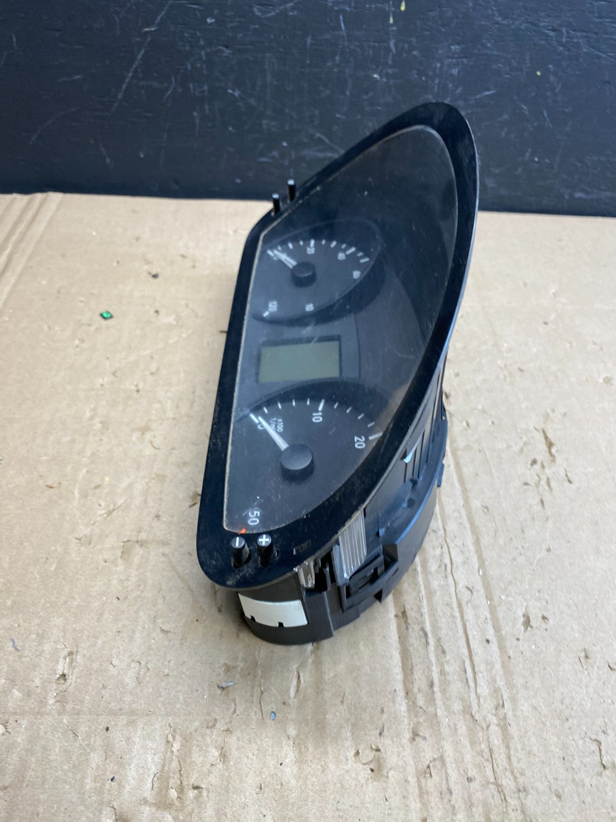 2014 to 2018 Mercedes Sprinter 2500 Speedometer Gauge Cluster AB8975 DG3
