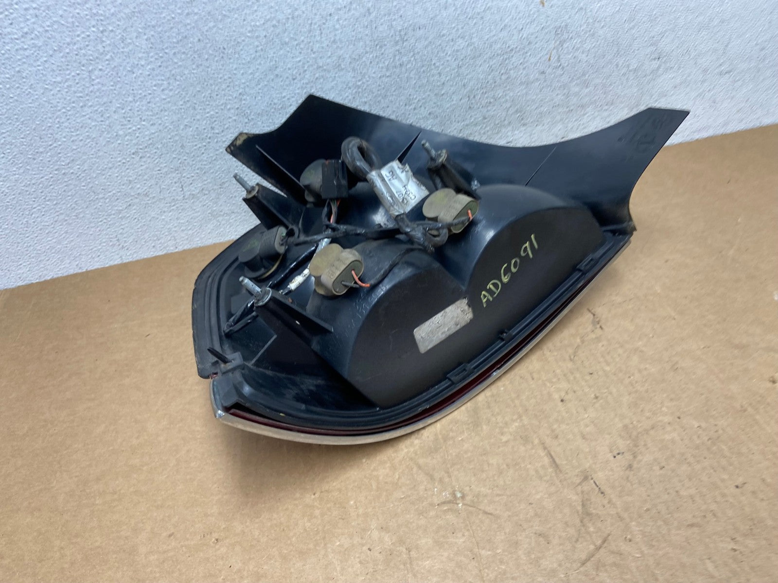 1998-2003 Ford Crown Victoria Right Passenger Rh Side Tail Light AD6091 LK7