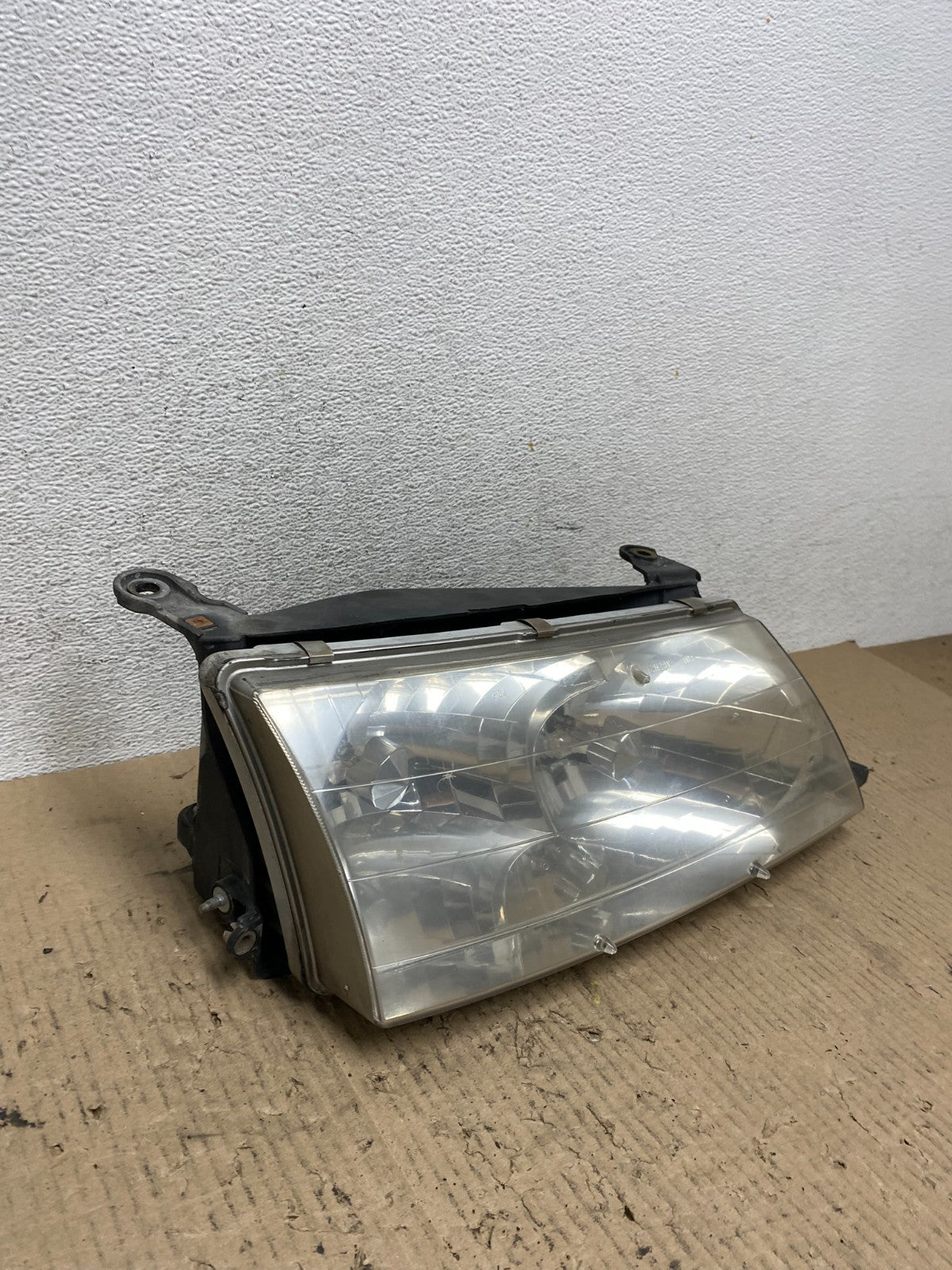 1998 to 1999 Toyota Avalon Halogen Right Passenger RH Headlight AF6036 DW1