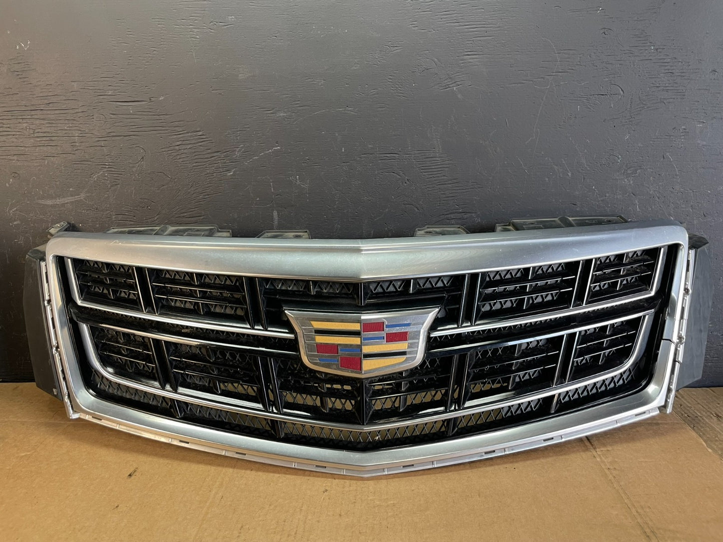 2016 to 2017 Cadillac XT5 Front Upper Grille Grill ac5033 DG0
