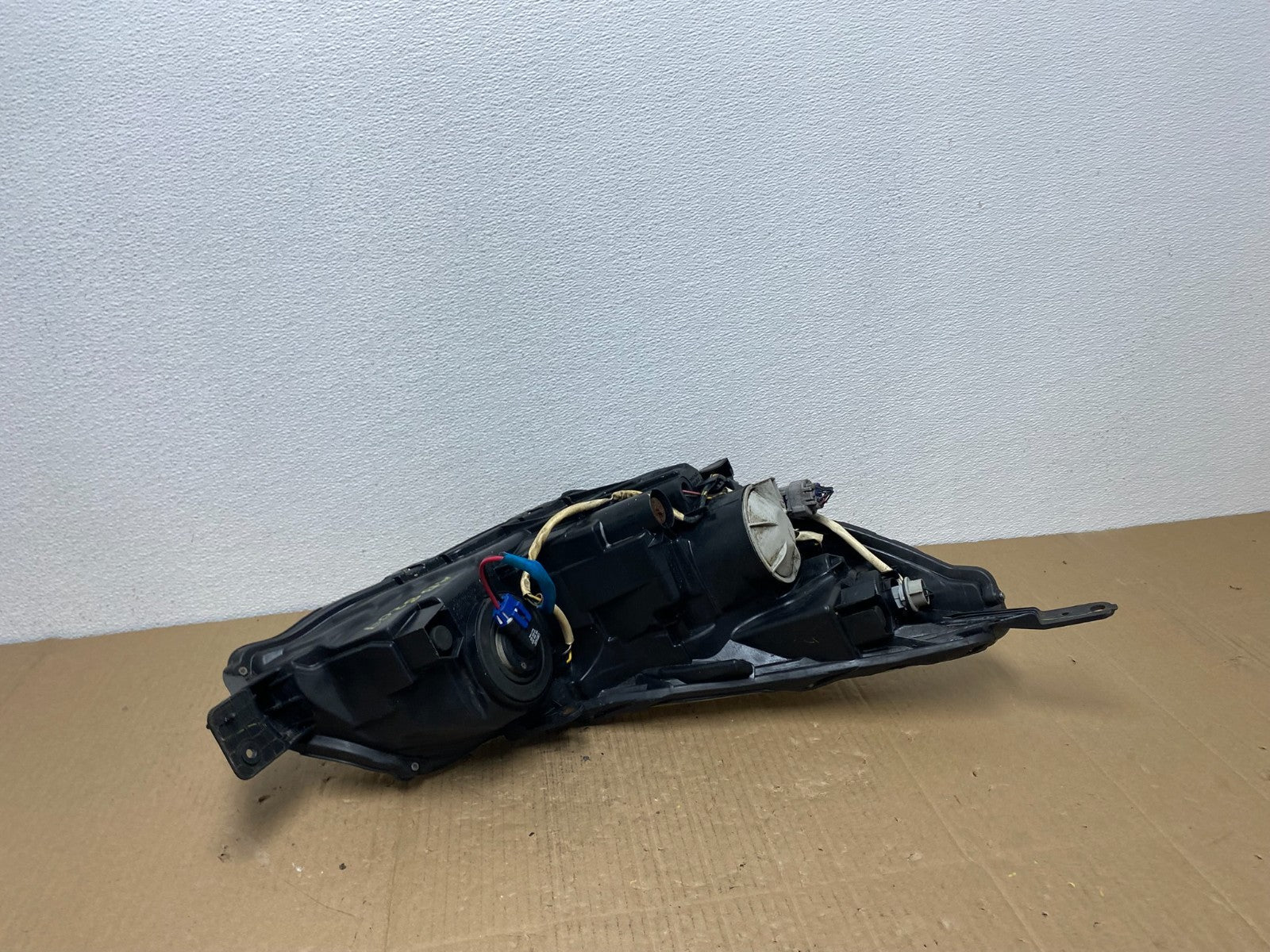 2010 2011 2012 Subaru Legacy Outback Left Driver Halogen Headlight AB8209 DW5