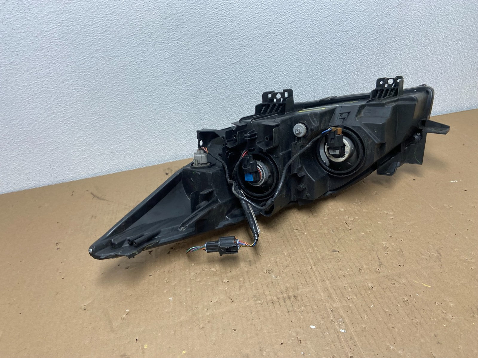 2010 - 2013 Mazda 3 Halogen Right Passenger Rh Side Headlight AB6588 DW6
