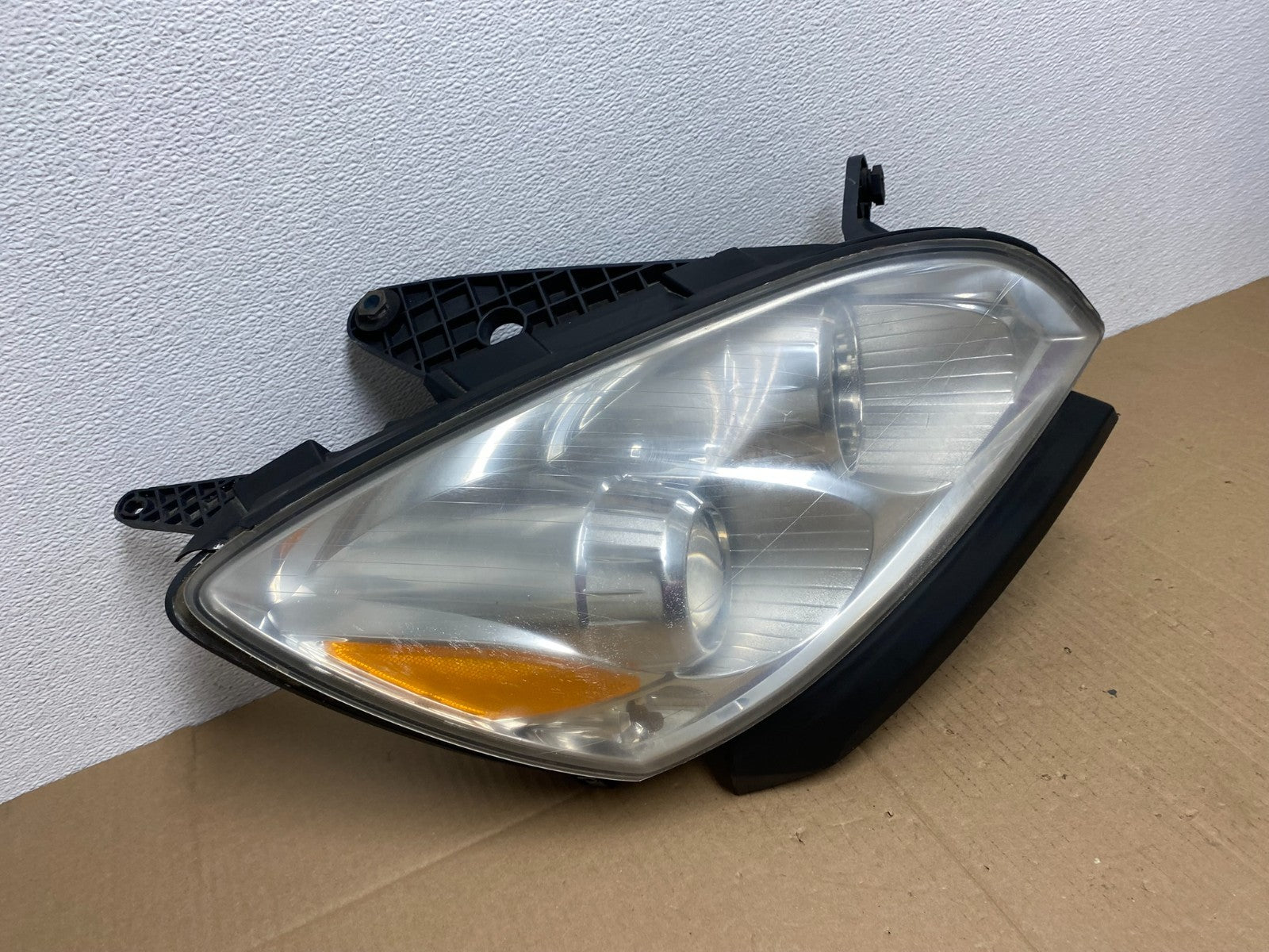 2007 to 2010 Saturn Outlook Right Passenger RH Halogen Headlight OEM AB8113 DW2