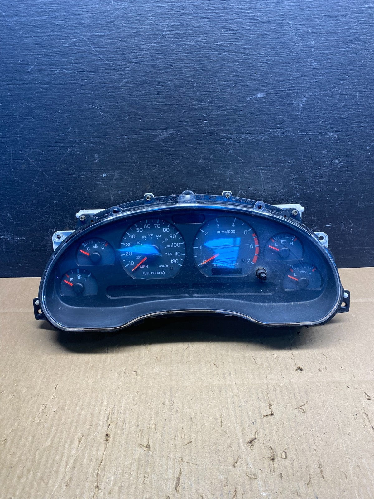 1999 to 2002 Pontiac Firebird Speedometer Cluster Gauge AD1656 DG0