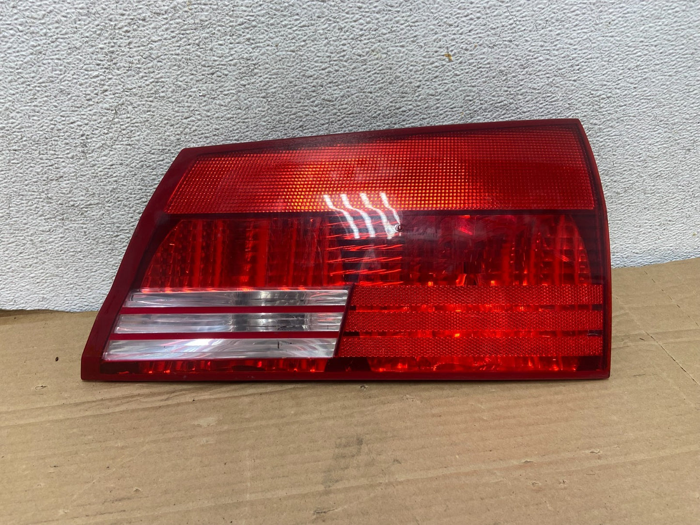2004-2005 Toyota Sienna Right Passenger RH Side Inner Tail Light AG8874 DW0