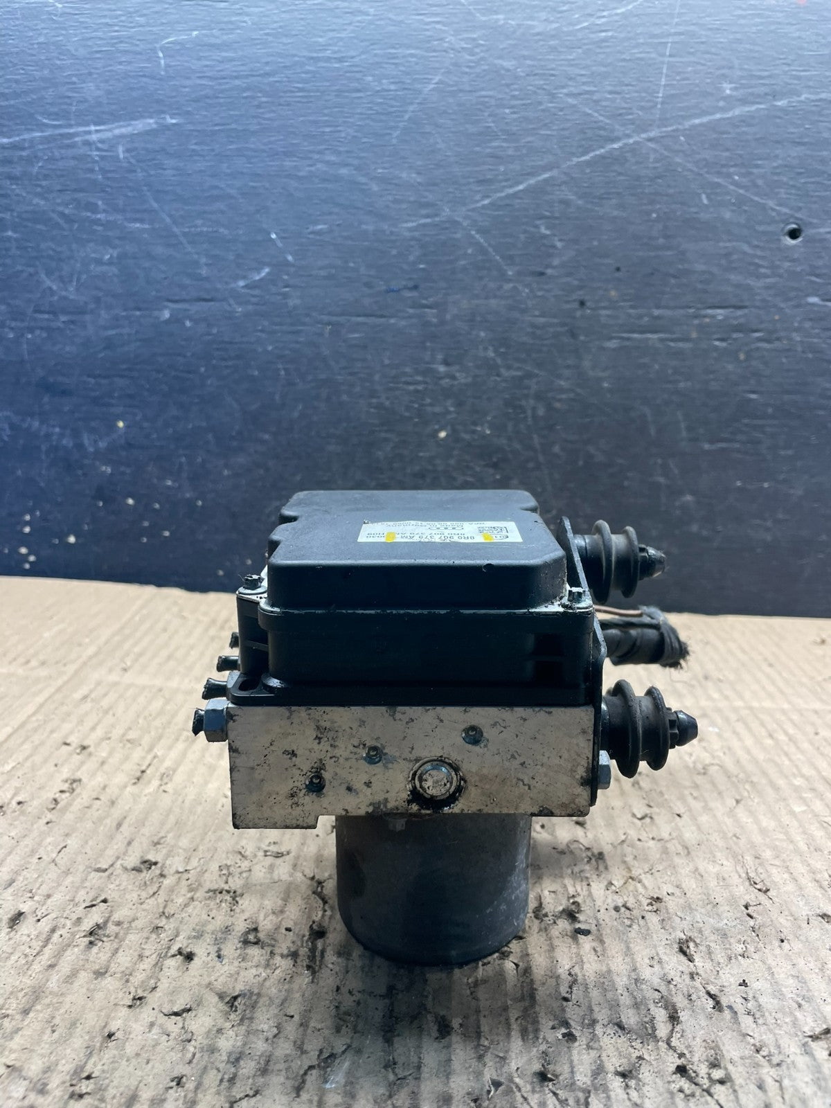 2011 to 2012 Audi Q5 ABS Anti-Lock Brake Pump S4460 DG0