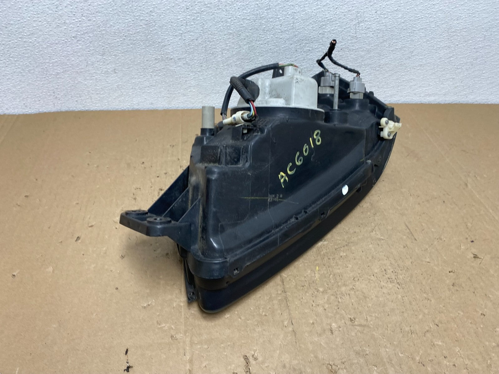 2001 to 2004 Subaru Legacy Outback Right Passenger Rh Headlight AC6018 DW5