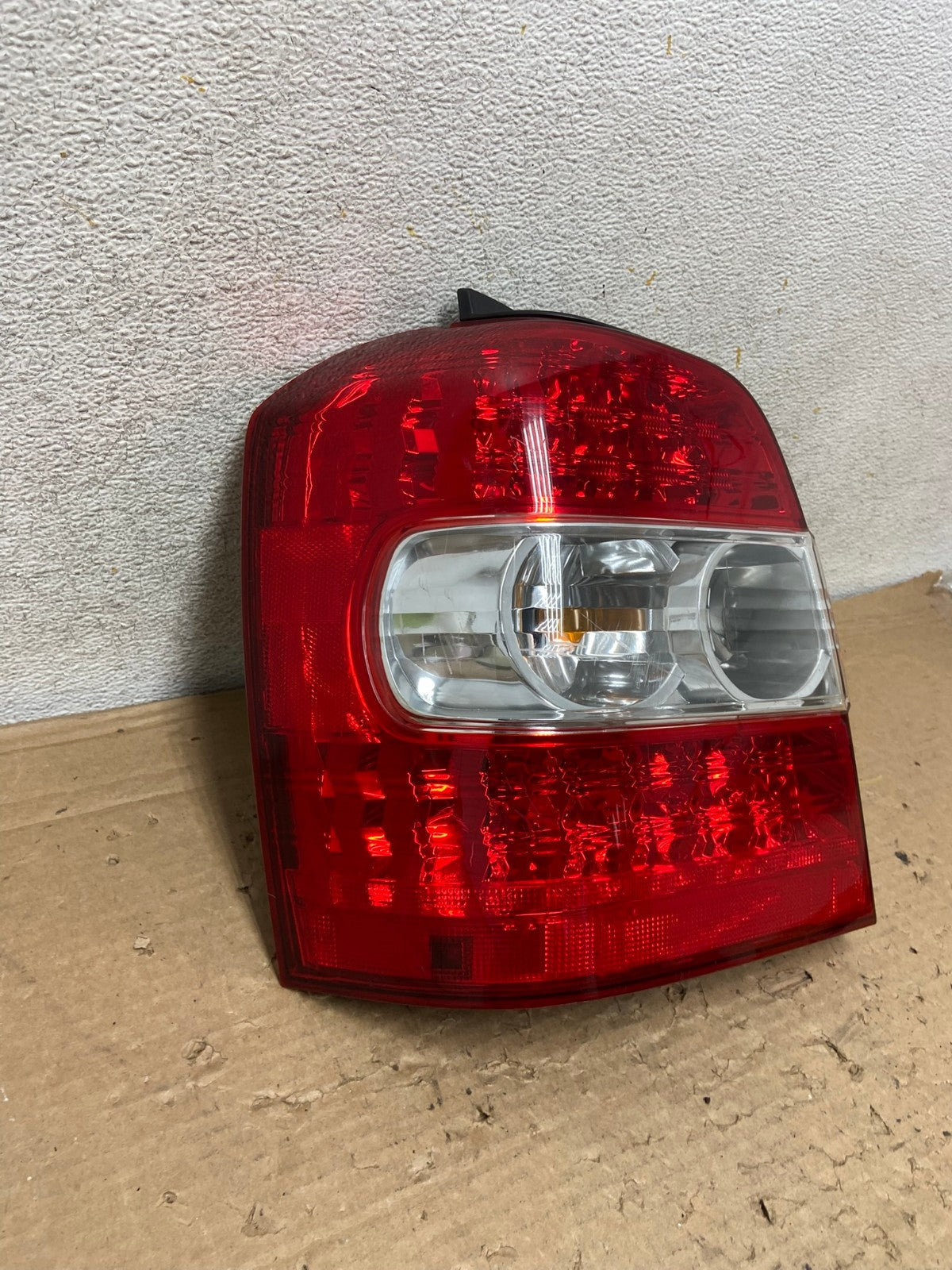 2006-2007 Toyota Highlander Hybrid Left Driver LH Side Tail Light AH9144 LK2