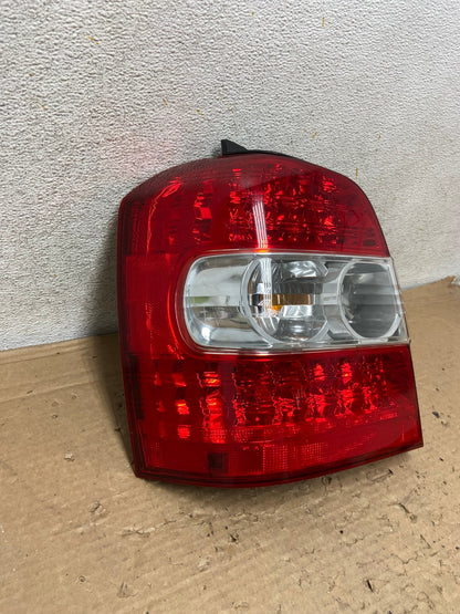 2006-2007 Toyota Highlander Hybrid Left Driver LH Side Tail Light AH9144 LK2