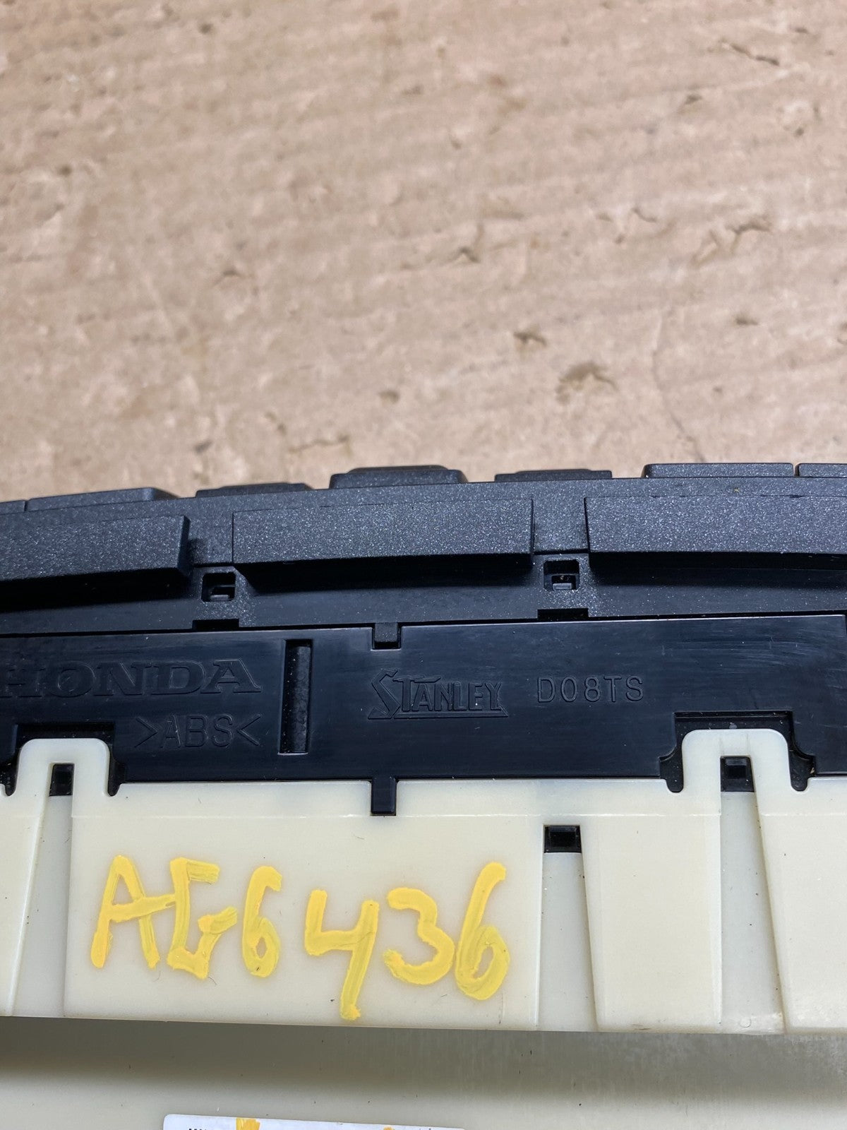 2009 to 2011 Honda Pilot AC Heater Climate Control Panel AG6436 DG8