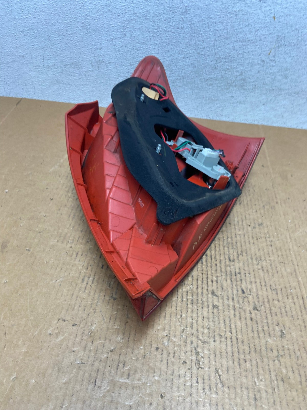 2006 to 2008 Toyota Yaris Hatchback Left Driver Side Tail Light AE0201 LK5
