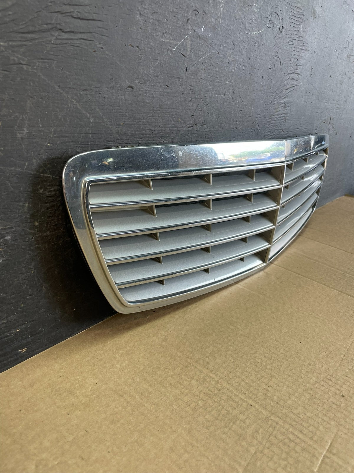 2003 to 2006 Mercedes Benz E-Class Front Upper Grill Grille AF5227 DG2