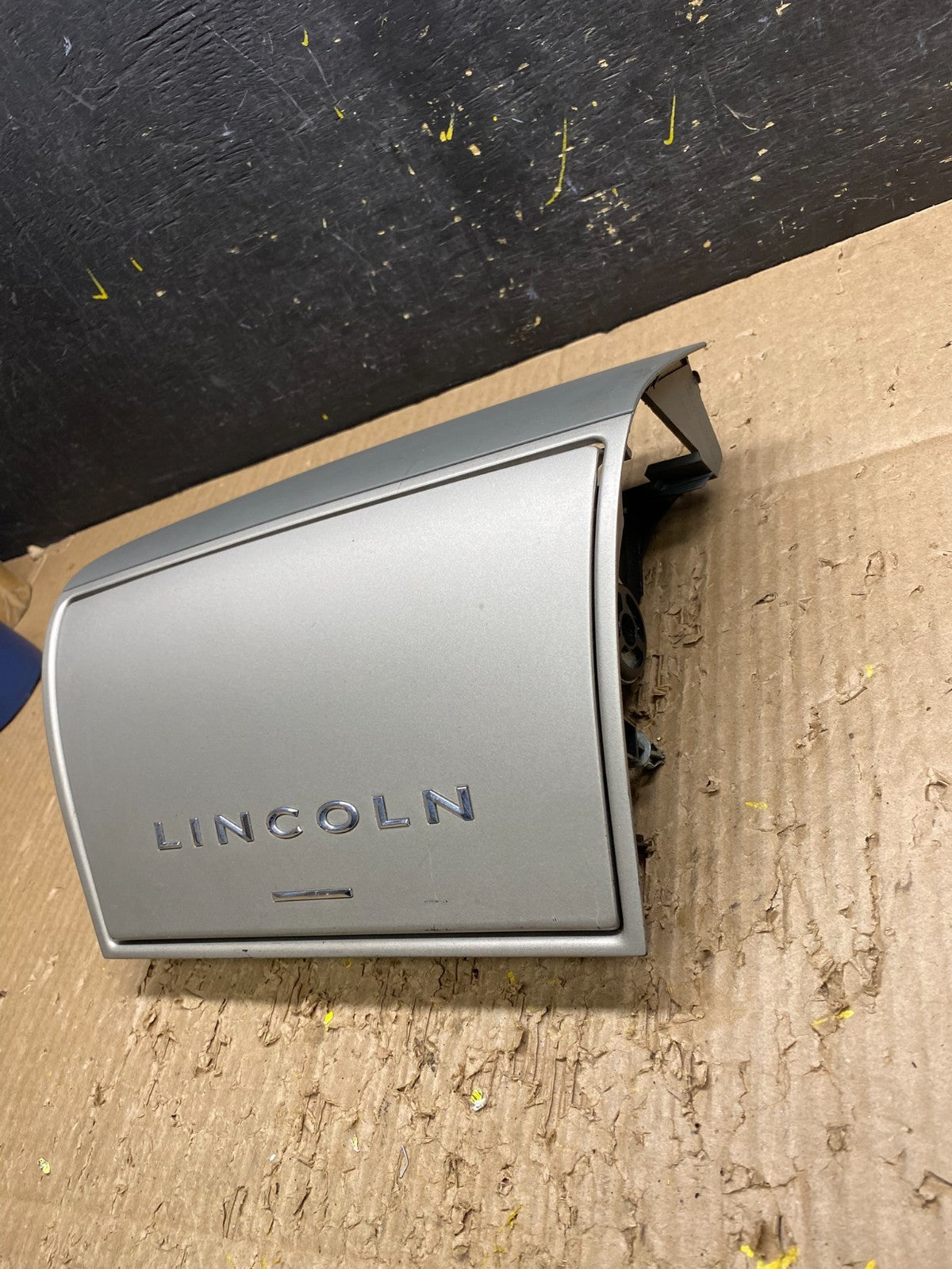 2003-2005 Lincoln Aviator Center Console Dash Trim Radio Cover  OEM V7483  DG3