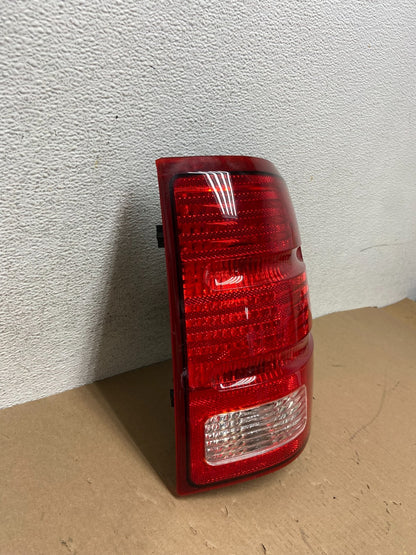 2002 to 2005 Ford Explorer Right Passenger Rh Side Tail light AD6468 DW2