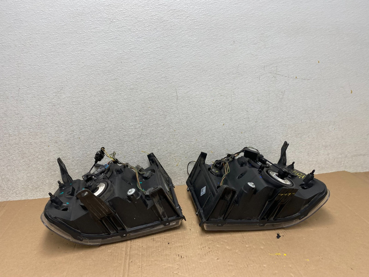 2007 - 2014 GMC Sierra Left+Right Side Black Halogen Headlights Q1572 DW10