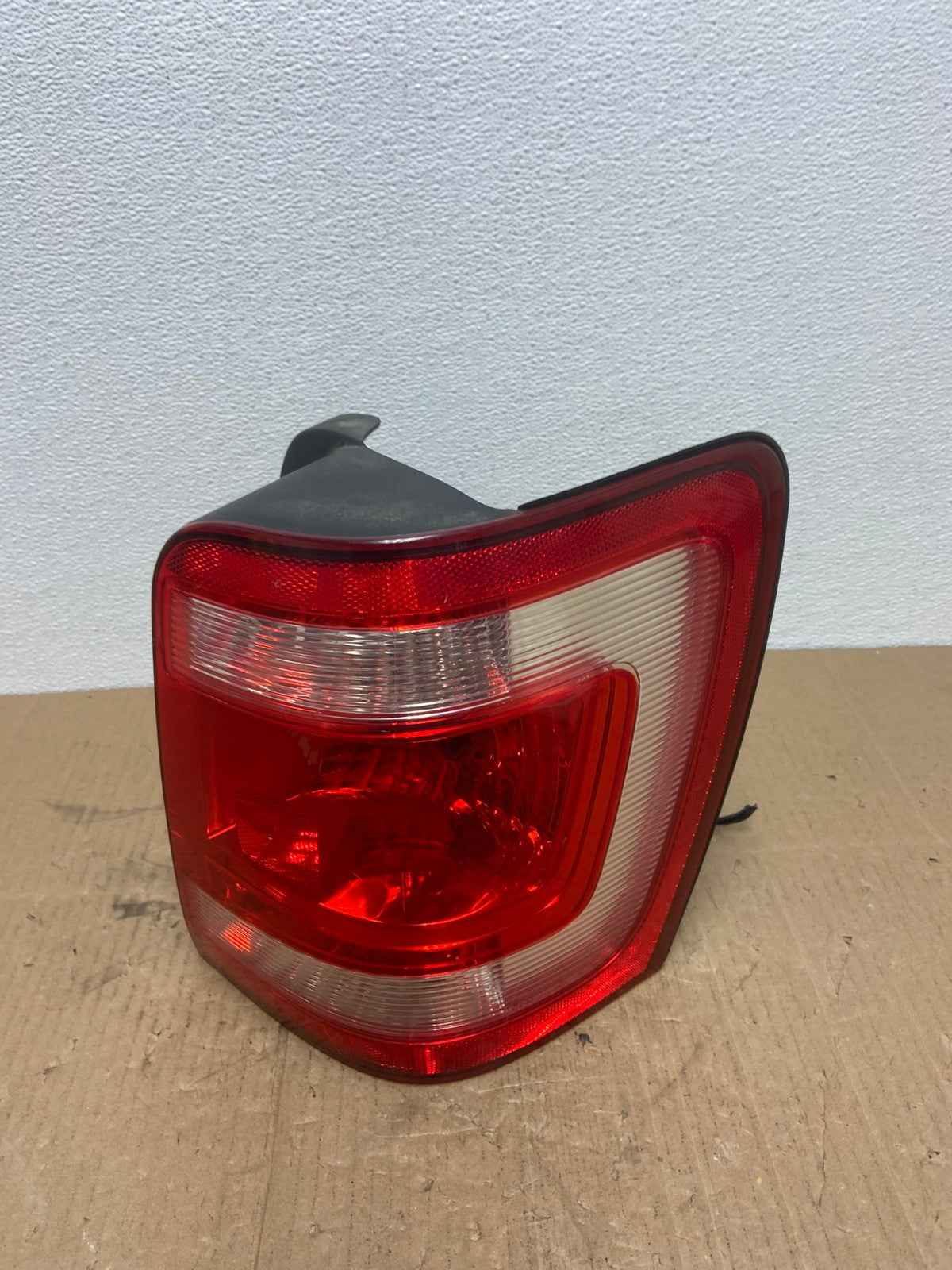 2008 to 2012 Ford Escape Right Passenger RH Side Tail Light AB8331  LK0