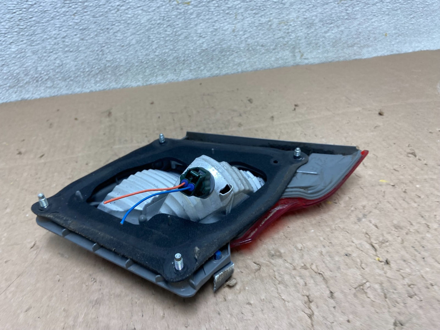 2011 2012 2013 Infiniti M37 M56 Right Passenger RH Inner Tail Light Y2881 DW4
