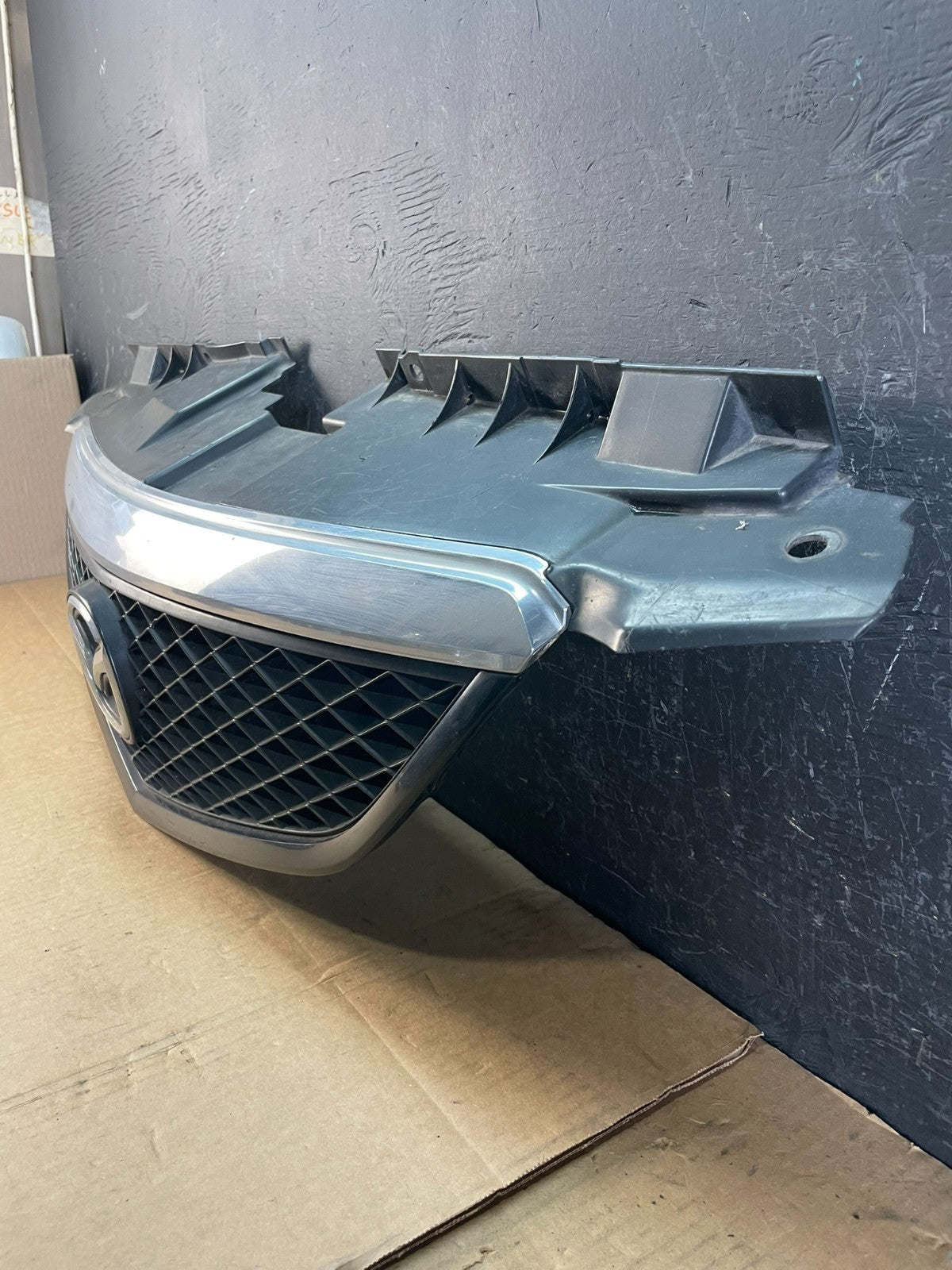 2002 2003 Mazda MPV Front Upper Grille Grill AC5123 DG1