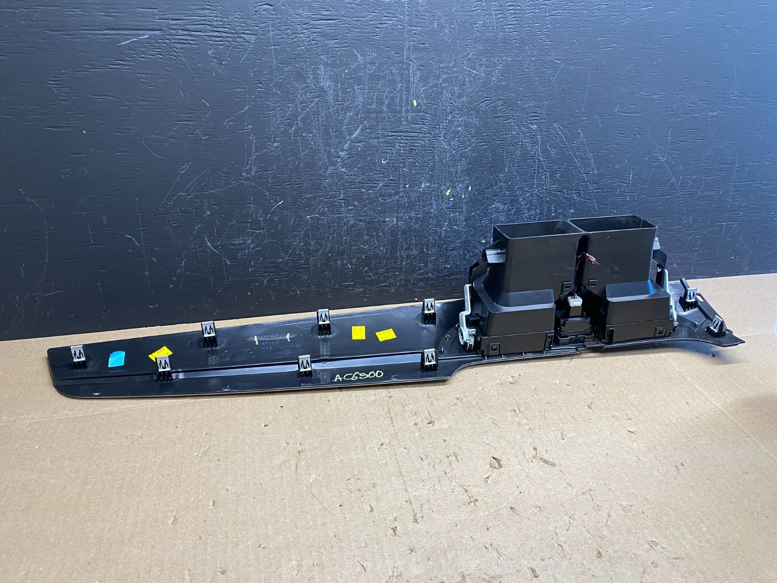 2008 to 2017 Buick Enclave Dash Center Clock Bezel Air Vent Trim AC6500 DG4