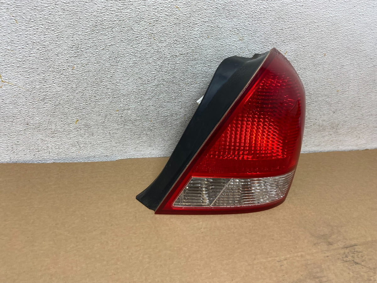 2001 2002 2003 Hyundai Elantra Right Passenger Rh Tail Side Light AH4398 DW1