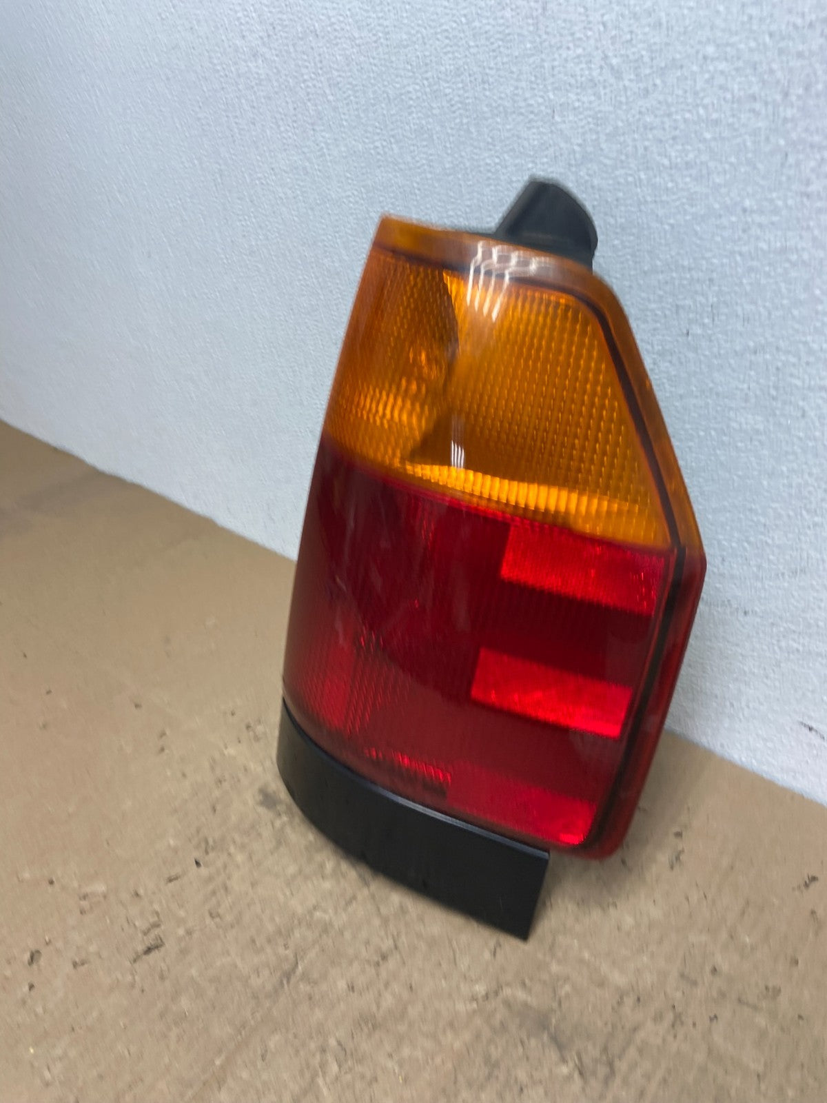 2002-2009 GMC Envoy Right Passenger RH Side Tail Light Oem AB8571 DW1