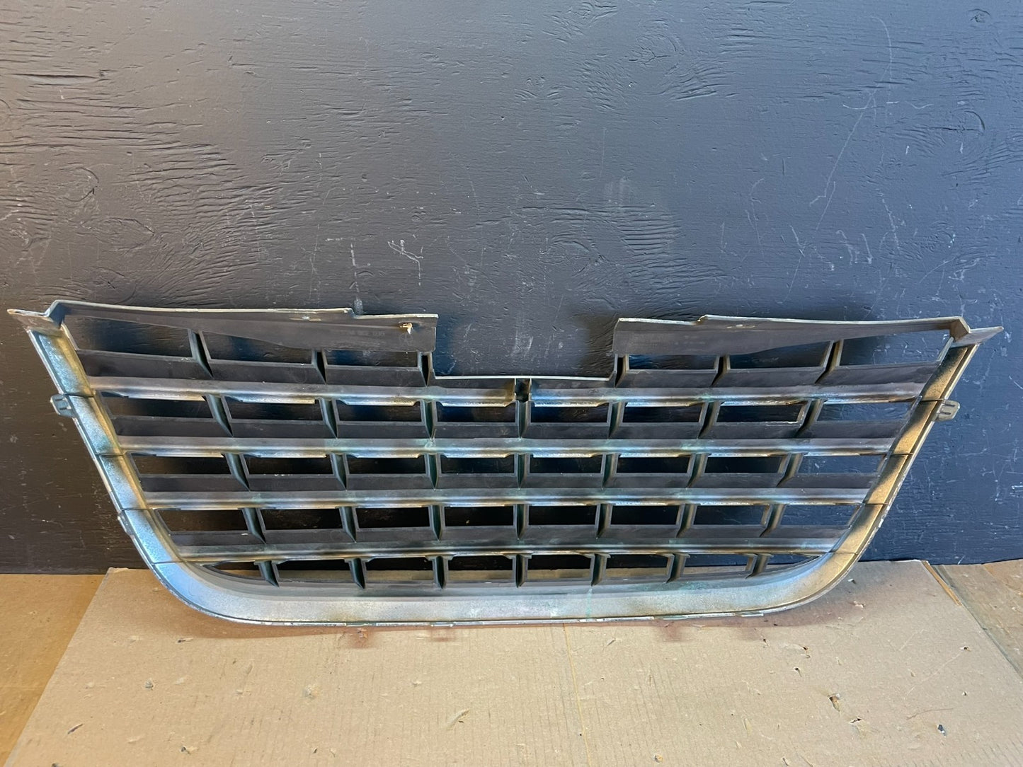 2008 to 2010 Chrysler Town & Country Front Upper Grill Grille Oem AB7891 DG5