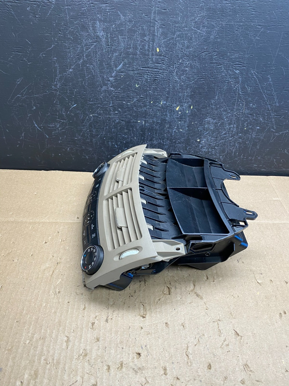 2003-2006 Mercedes W211 E320 E500 Climate Control A/C Heater Air Vent AC6733 DG2