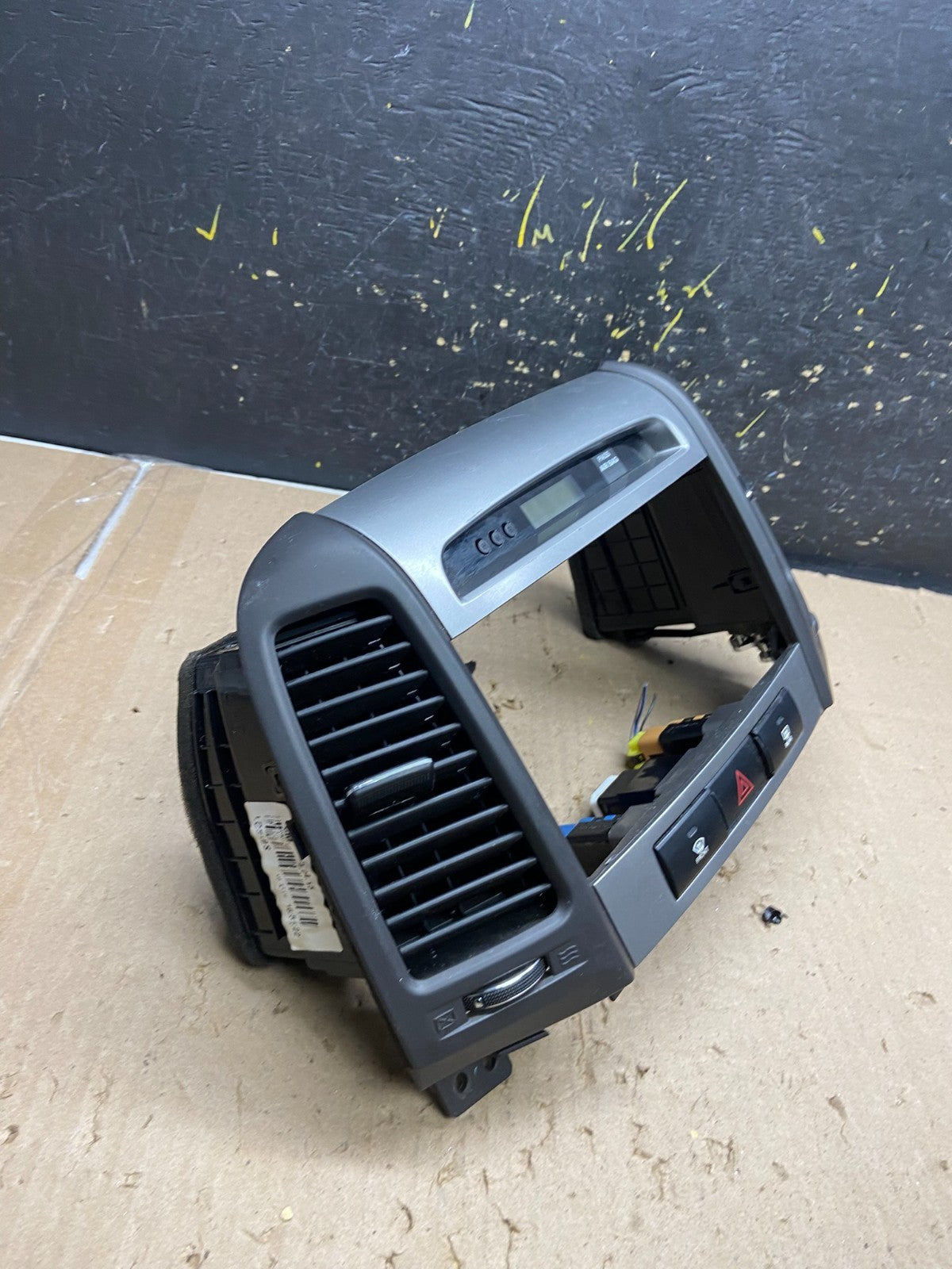 2007 to 2009 Hyundai Santa Fe Center Dashboard Radio Bezel Trim AC9206 DG1