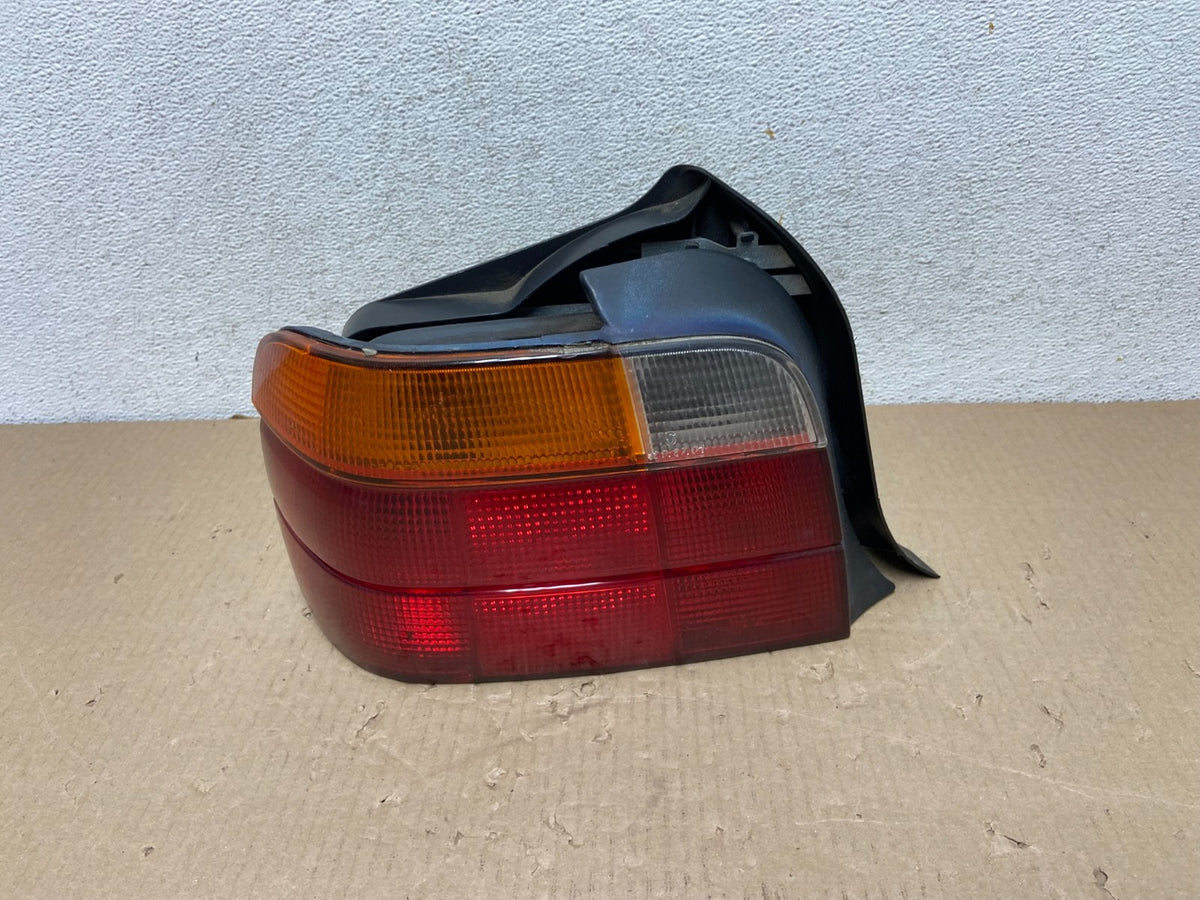 1995-1999 BMW E36 318ti Compact Hatchback Left Driver LH Tail Light OE AG5895 DG0