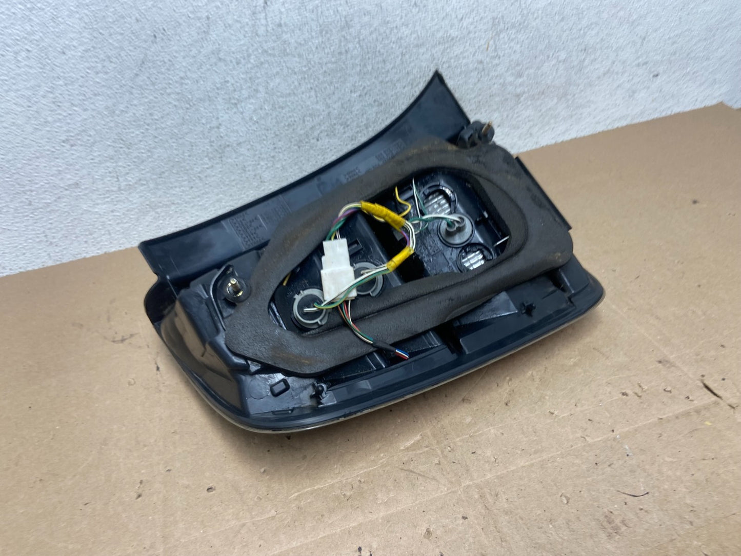 2004 - 2005 Toyota Prius Right Passenger Side Rh Tail Light AE5989 DW5