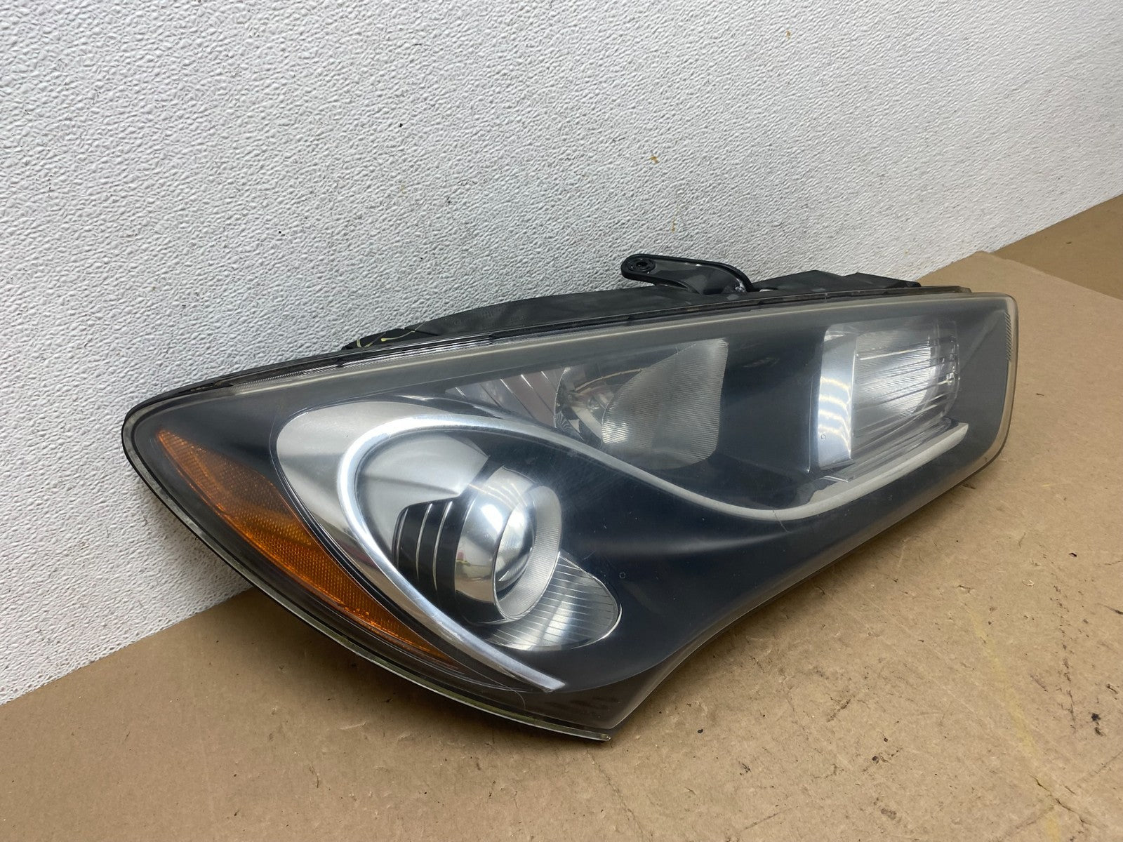 2013 - 2016 Hyundai Genesis Coupe Right Passenger Halogen Headlight OE AE6792 DG2