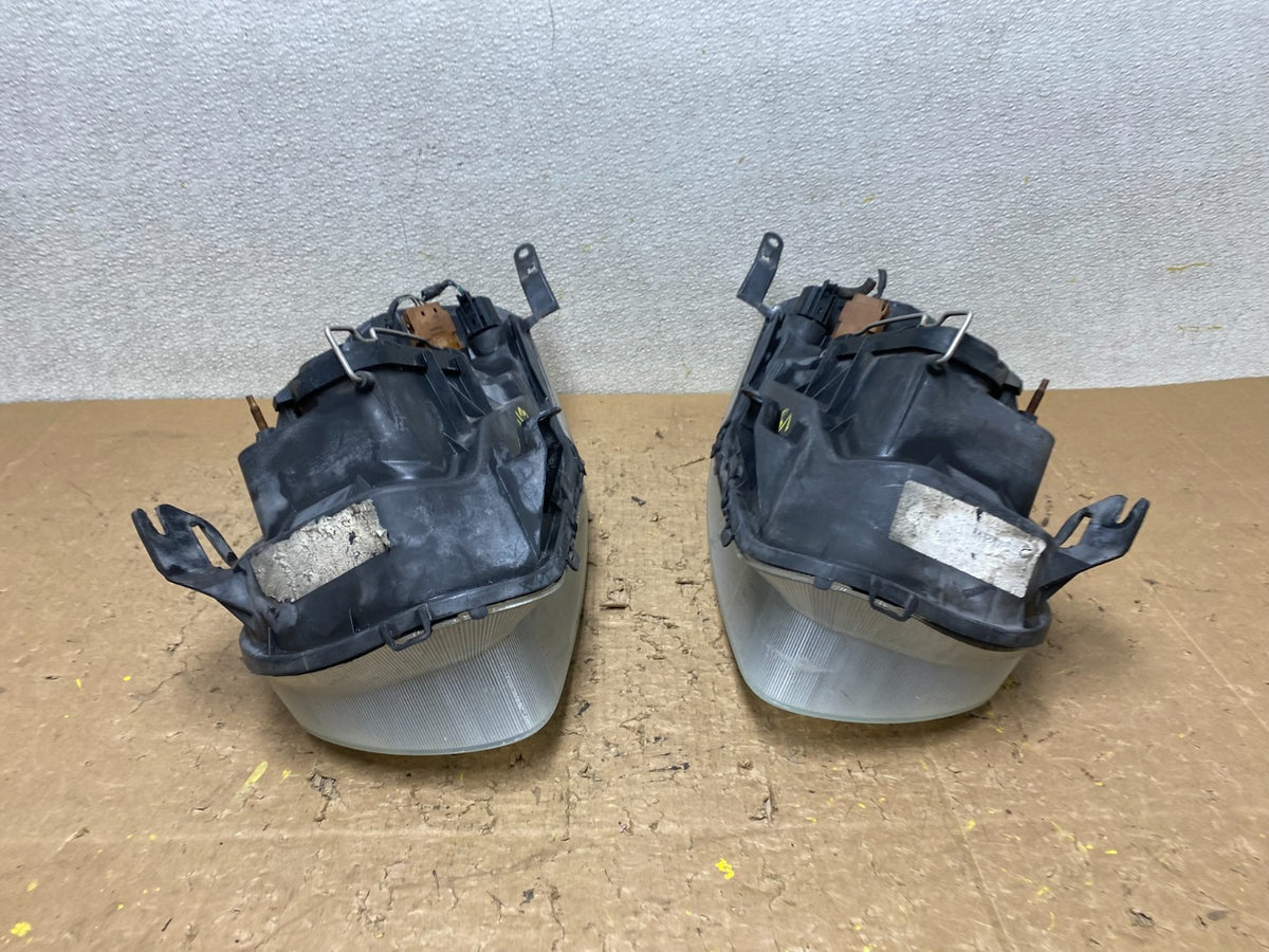 2005 to 2007 Ford Escape Headlights Left+Right Side Set Halogen V8443 DG13