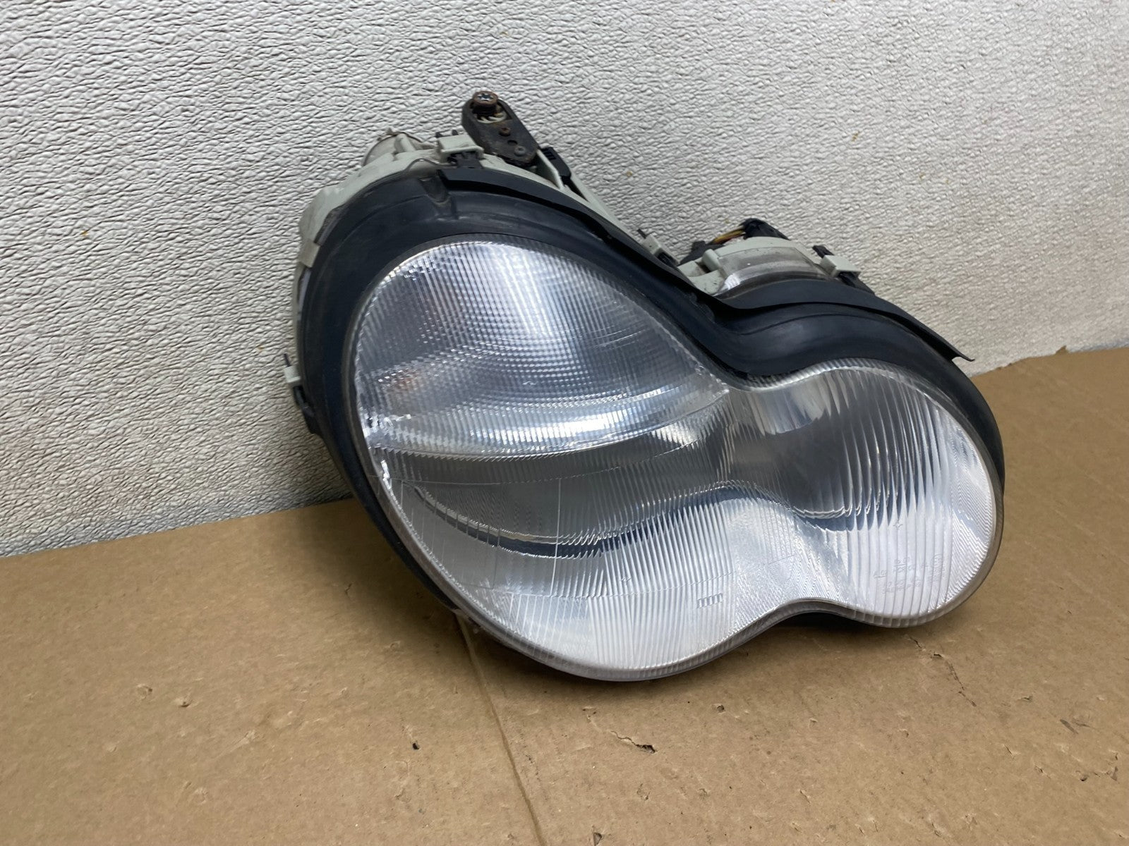 2001 - 2004 Mercedes-Benz C Class SEDAN Halogen Right Headlight TYC U9808 DW2