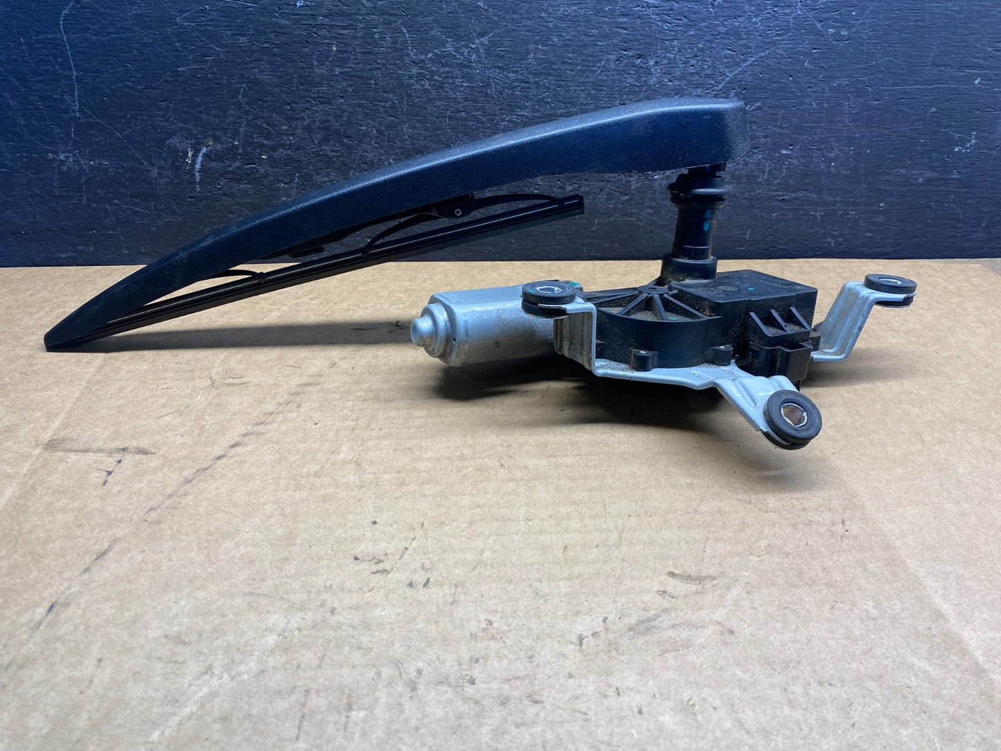 2010 to 2016 Cadillac SRX Rear Windshield Washer Wiper Motor ad7529 DG1
