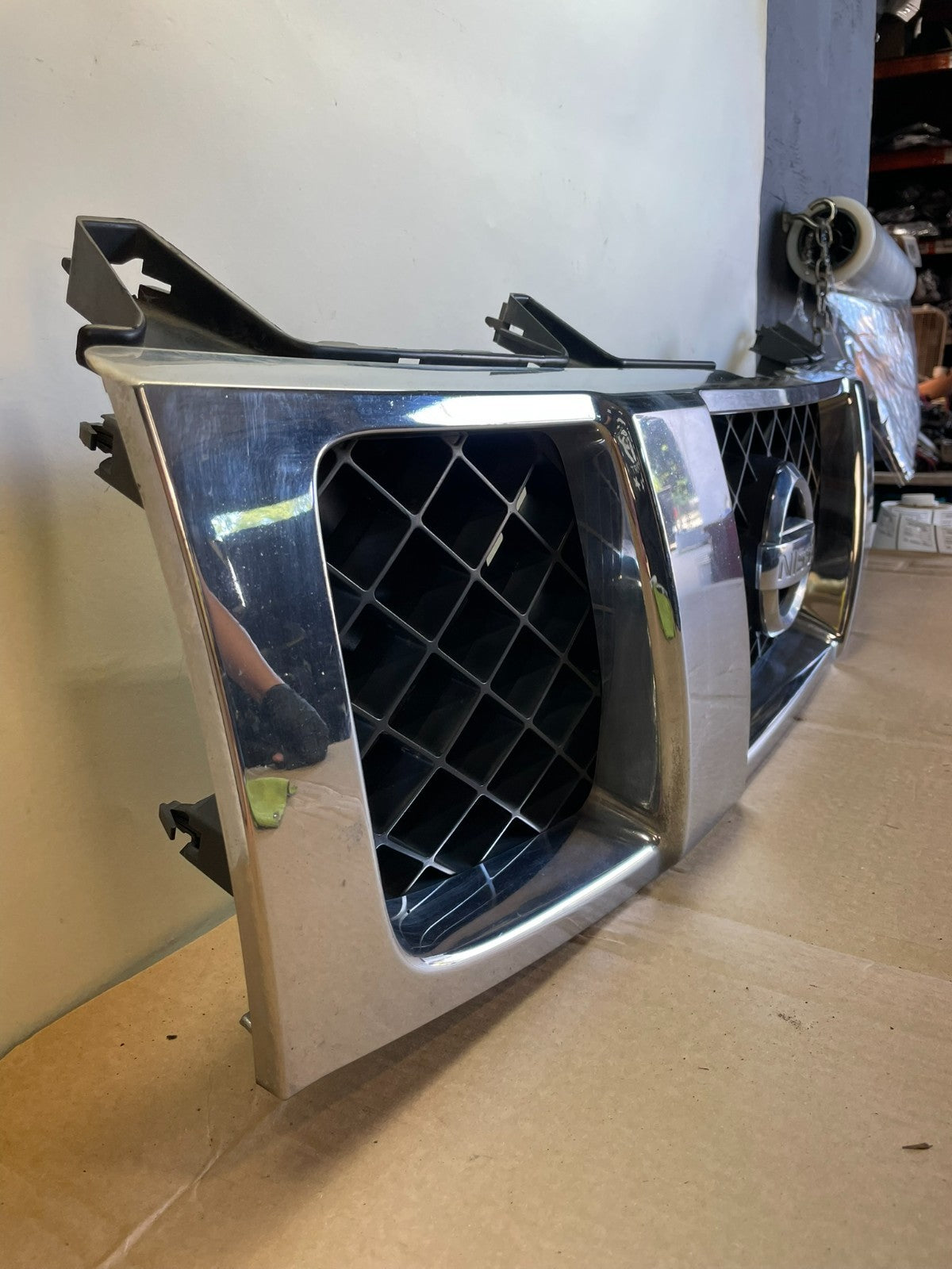 2004 to 2007 Nissan Titan Armada Front Upper Grill Grille AG3108 DG2