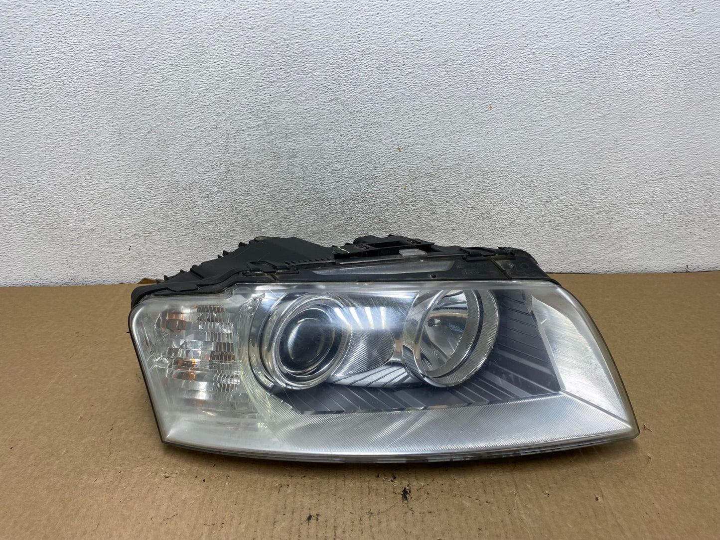 2004 - 2005 Audi A8 Right Passenger RH Headlight AFS Xenon HID AG2079 DW0