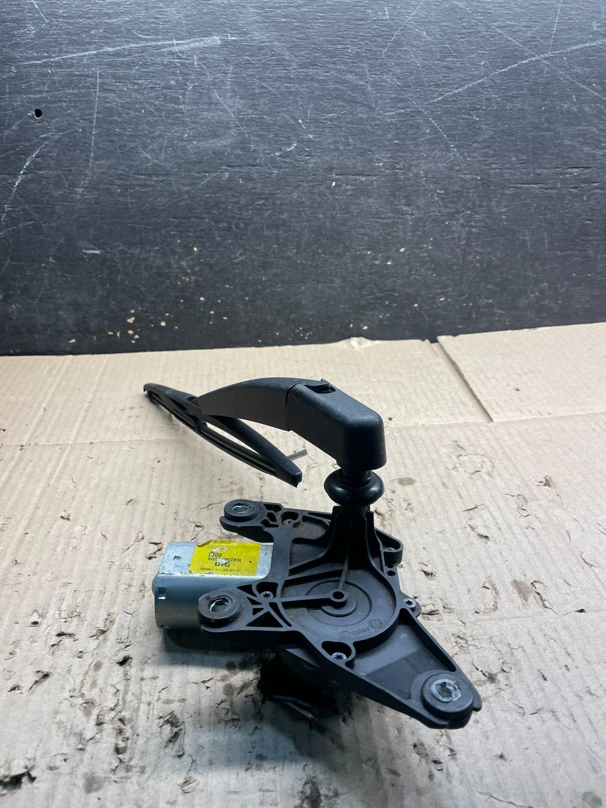 2013 to 2020 Buick Encore Windshield Rear Wiper Motor x8306 DG1