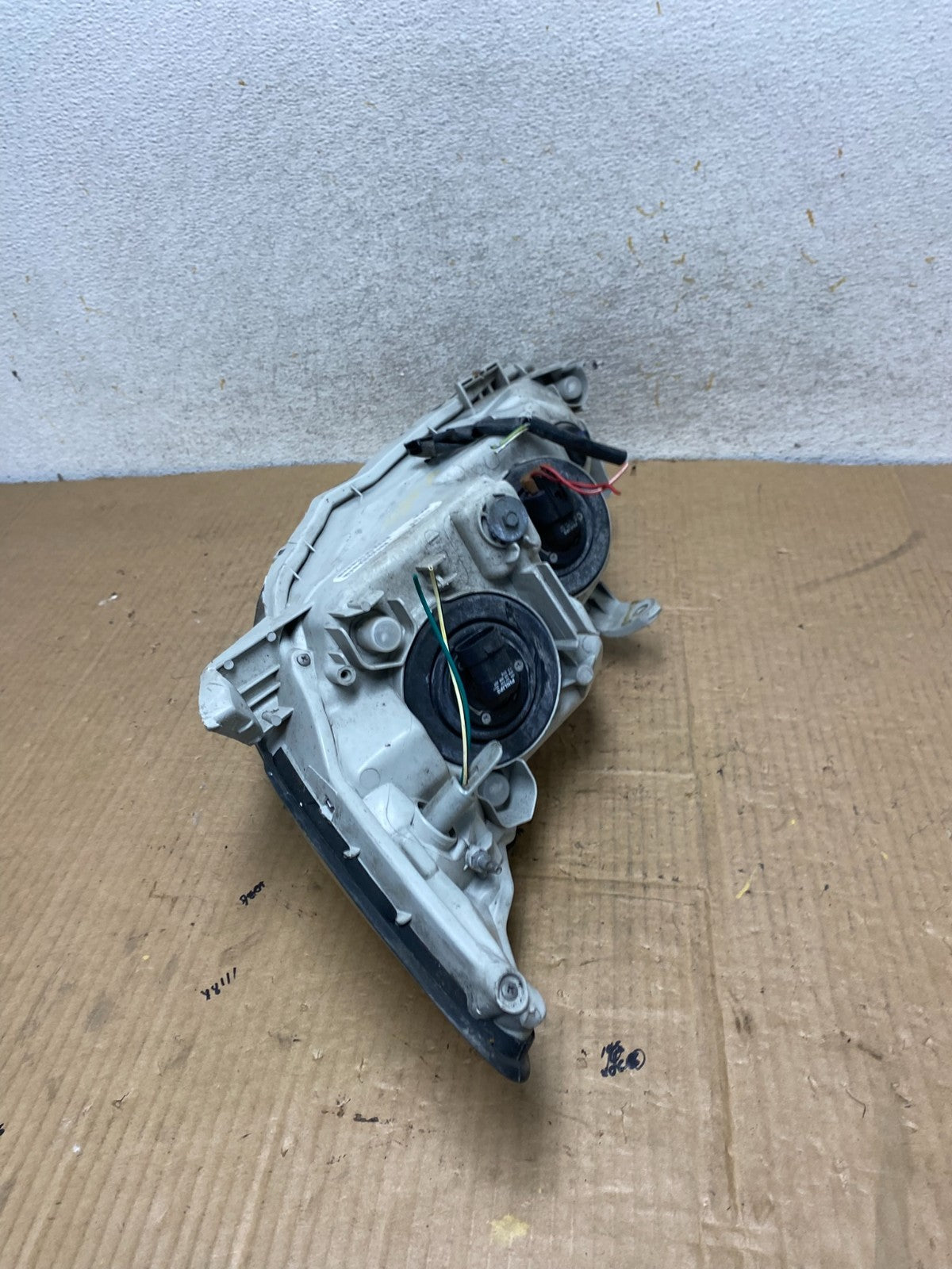 2005 to 2006 Toyota Camry Right Passenger RH Halogen Headlight TYC AI8180 DW6