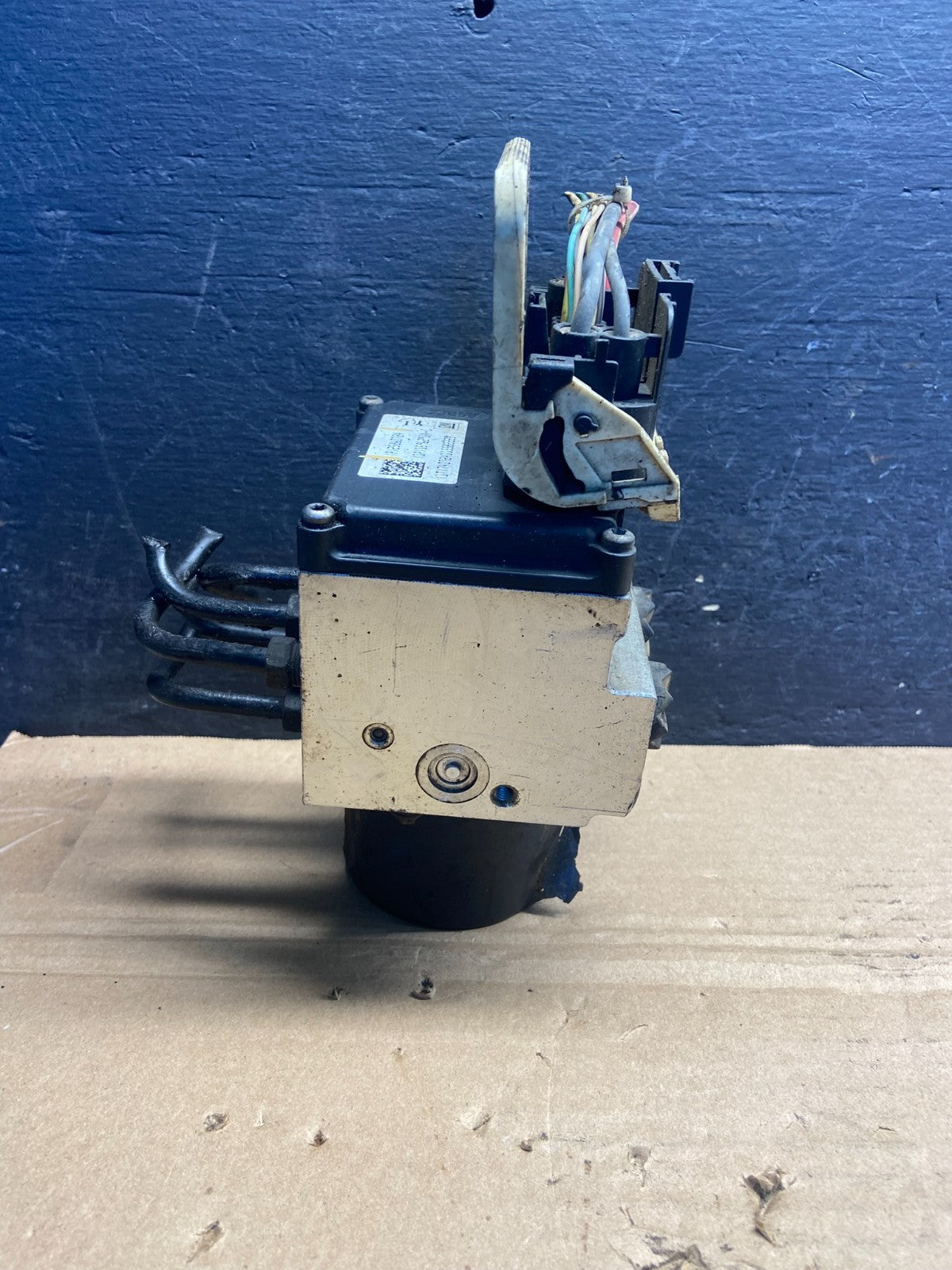 2008 Chevrolet Express ABS Pump Control 25860724 Module AE2452 DG2