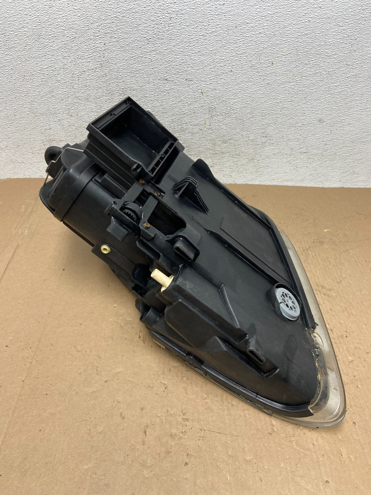 2004 - 2006 Porsche Cayenne Right Passenger Side Halogen Headlight AD7758 DW4