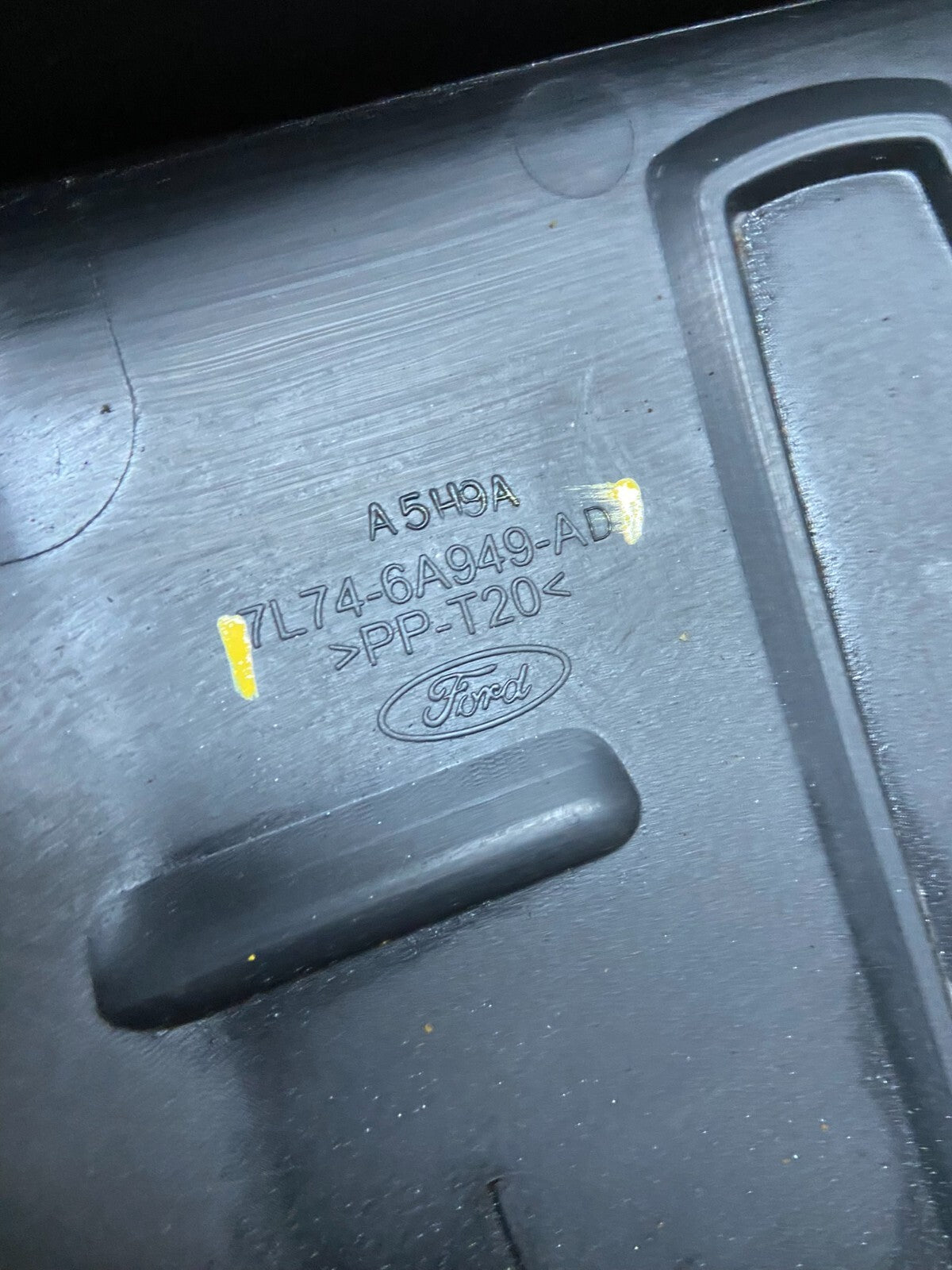 2007 to 2014 Lincoln Navigator 5.4L V8 Engine Motor Cover H6862 DG18