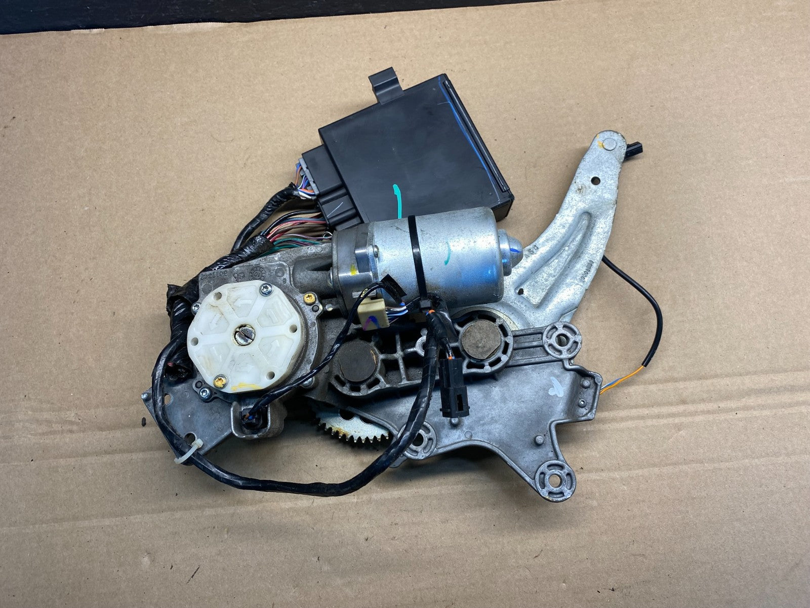 2009 to 2016 GMC Acadia Rear Trunk Liftgate Power Motor Actuator AE0188 DG0