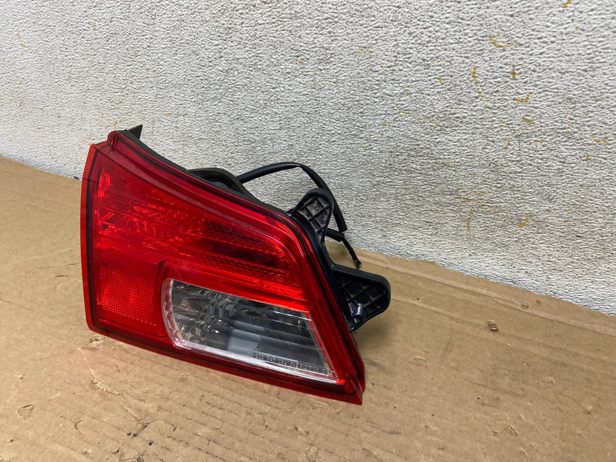 2010-2014 Subaru Outback Left Driver Lh Side Inner Tail Light AH8915 LK2