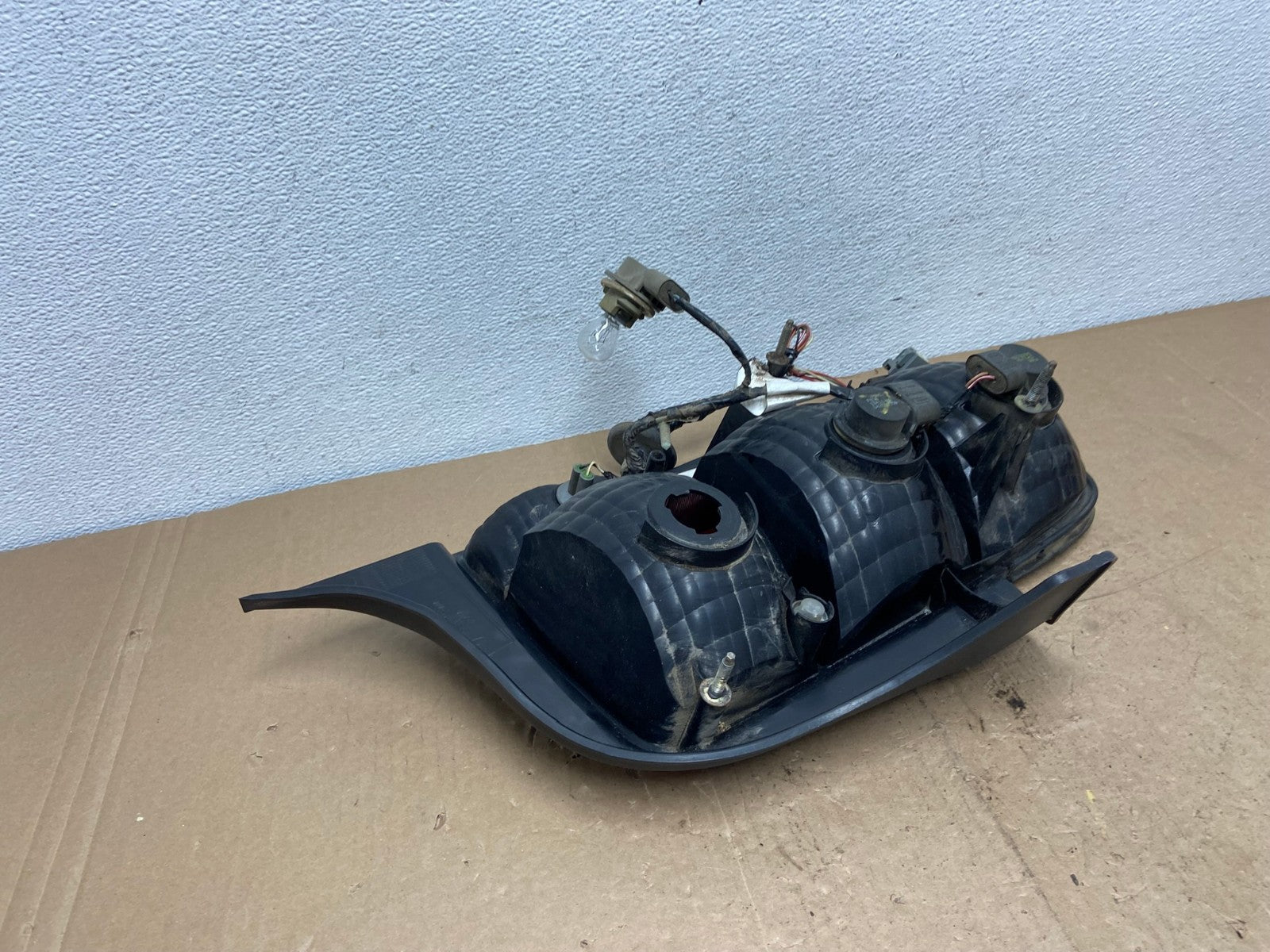 2005 - 2009 Ford Mustang Right Passenger RH Side Tail Light AC5885 LK4