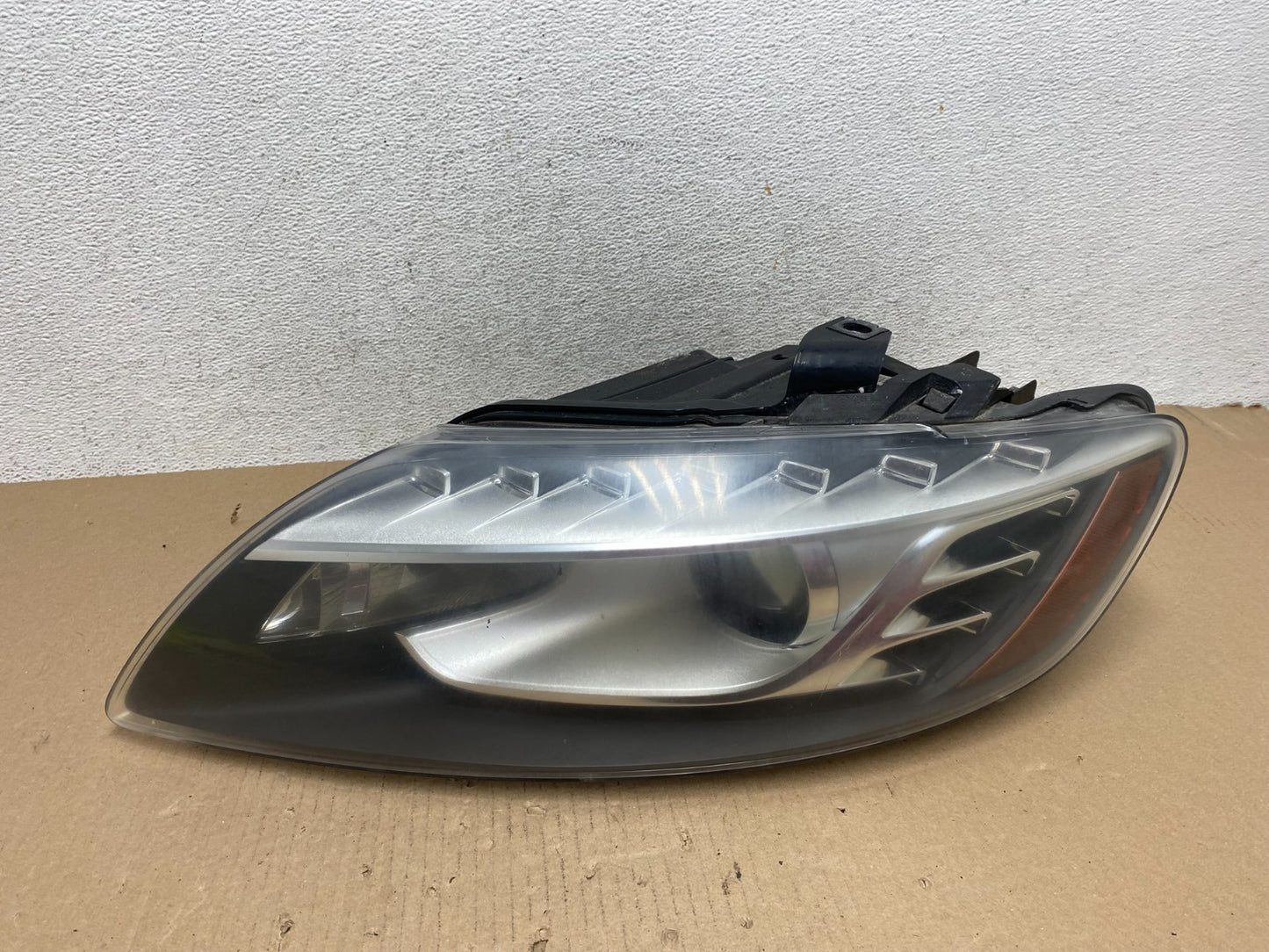 2010 to 2015 Audi Q7 Left Driver Side Xenon HID Headlight 4L0941003AL AE7216 DW0